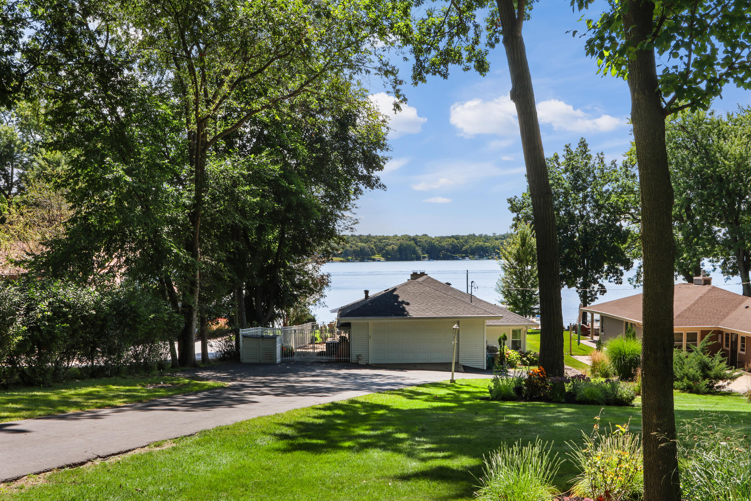 Wisconsin Lake Home for sale (MLS#: 1887610) at 2348  North Shore Dr, in Delavan, Wisconsin. (48 of 53)