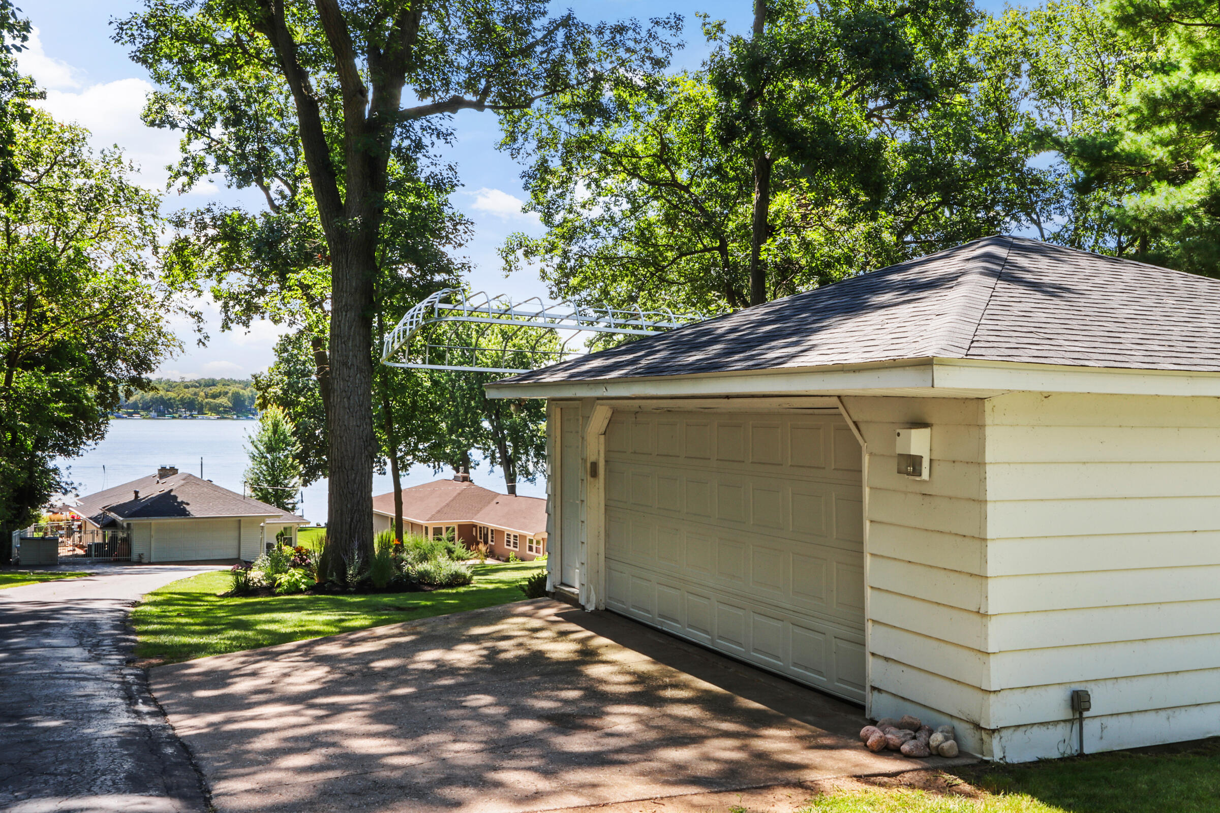 Wisconsin Lake Home for sale (MLS#: 1887610) at 2348  North Shore Dr, in Delavan, Wisconsin. (50 of 53)