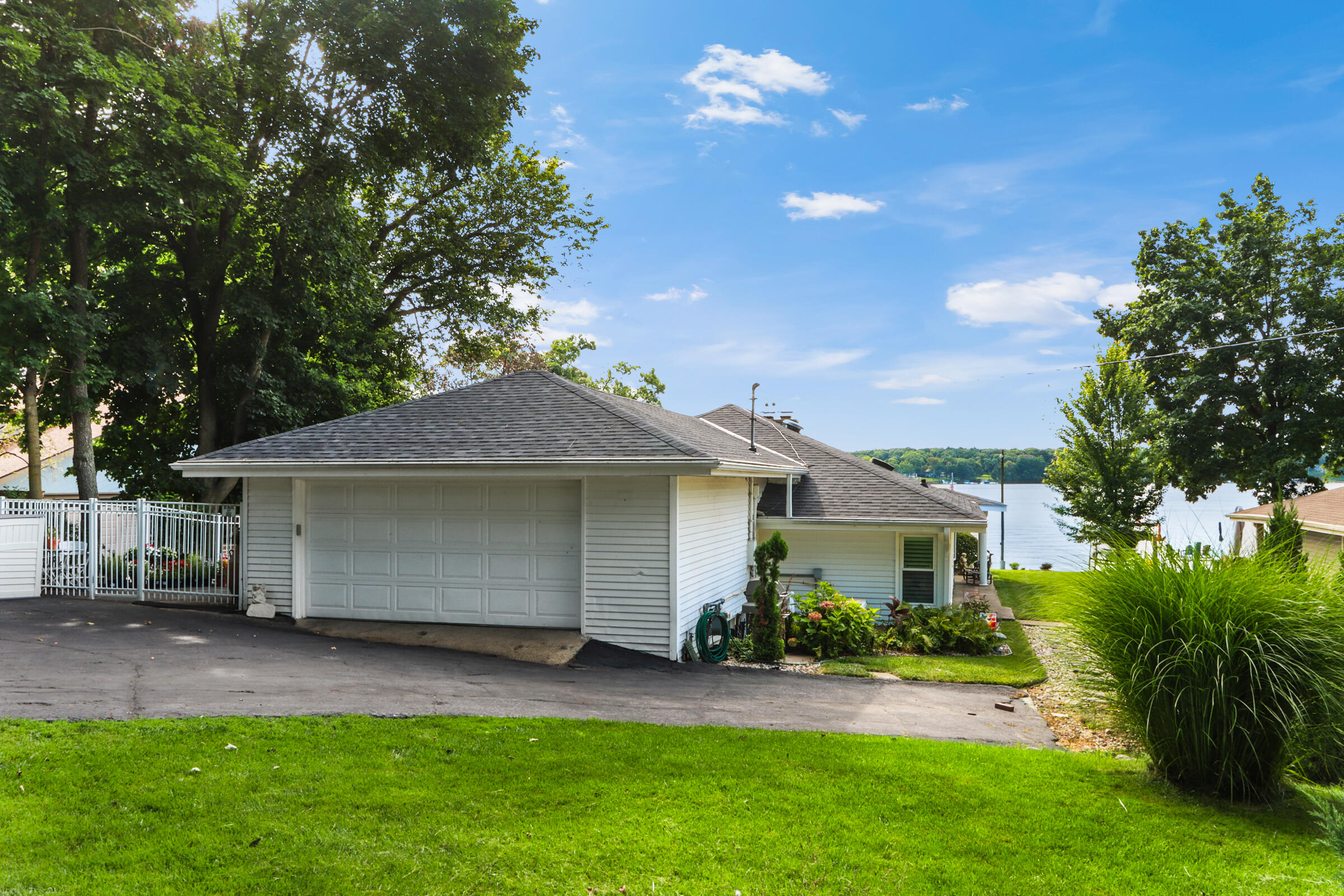 Wisconsin Lake Home for sale (MLS#: 1887610) at 2348  North Shore Dr, in Delavan, Wisconsin. (51 of 53)