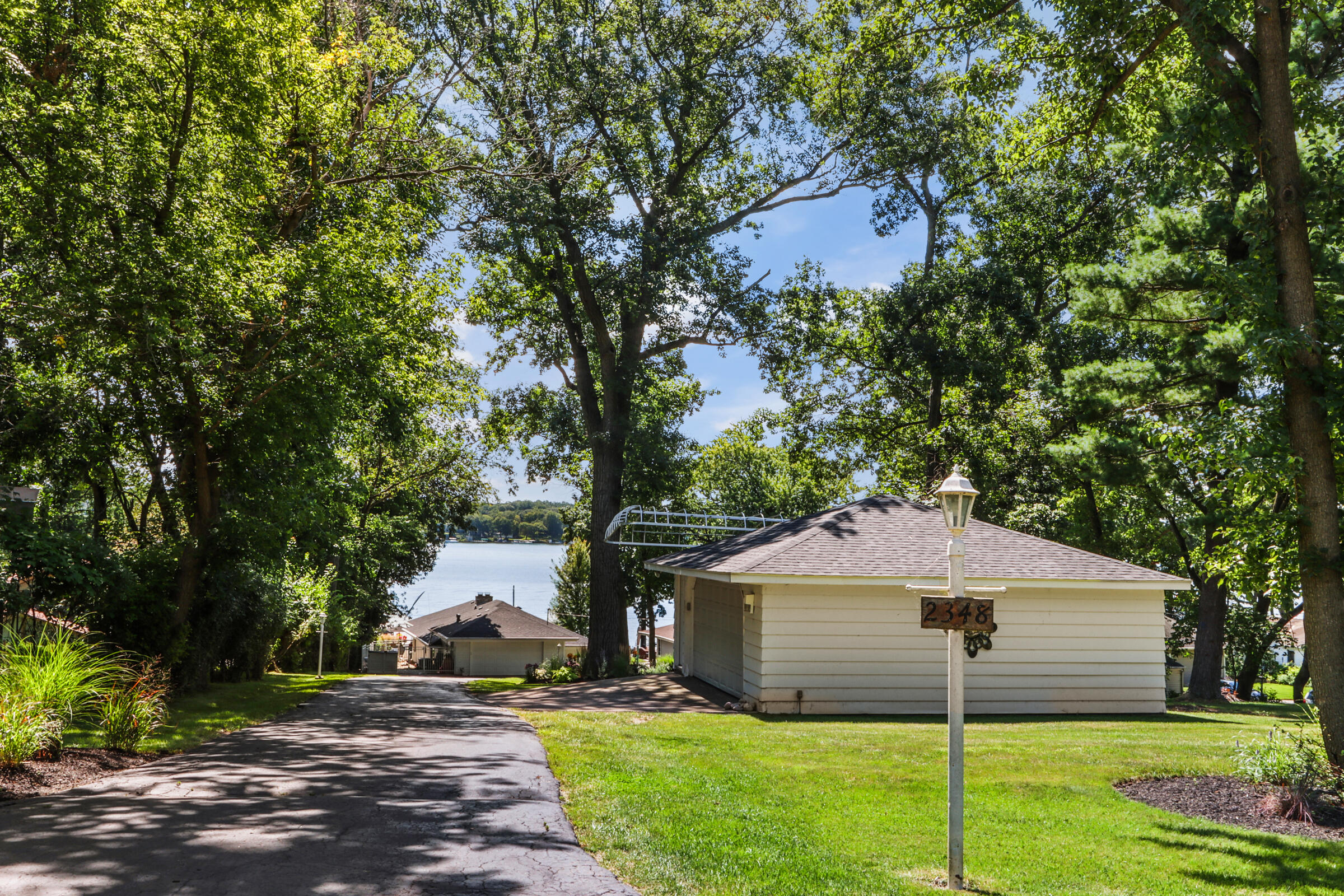 Wisconsin Lake Home for sale (MLS#: 1887610) at 2348  North Shore Dr, in Delavan, Wisconsin. (52 of 53)