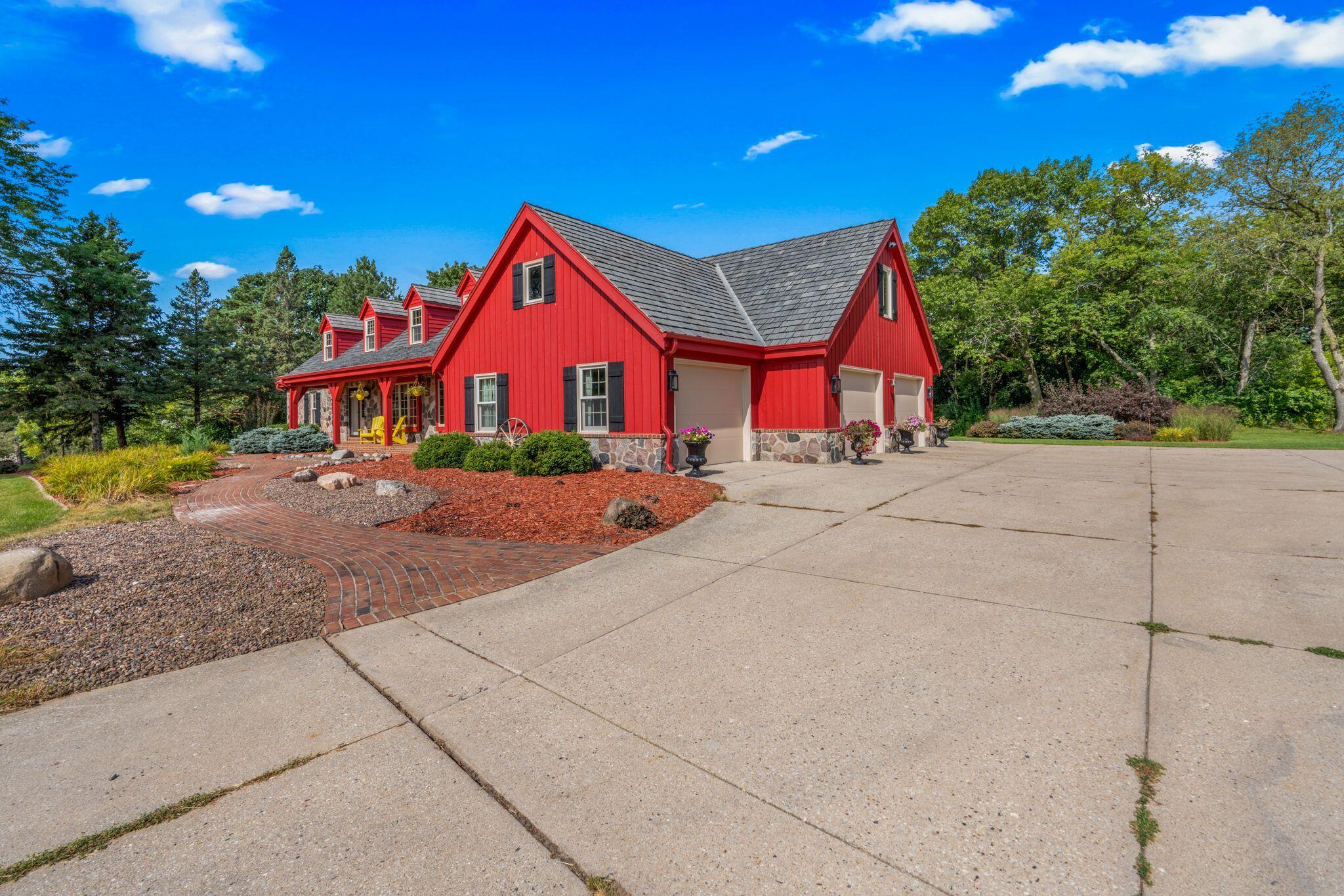 Wisconsin Lake Home for sale (MLS#: 1888168) at W297N931  Kings Way, in Waukesha, Wisconsin. (39 of 53)