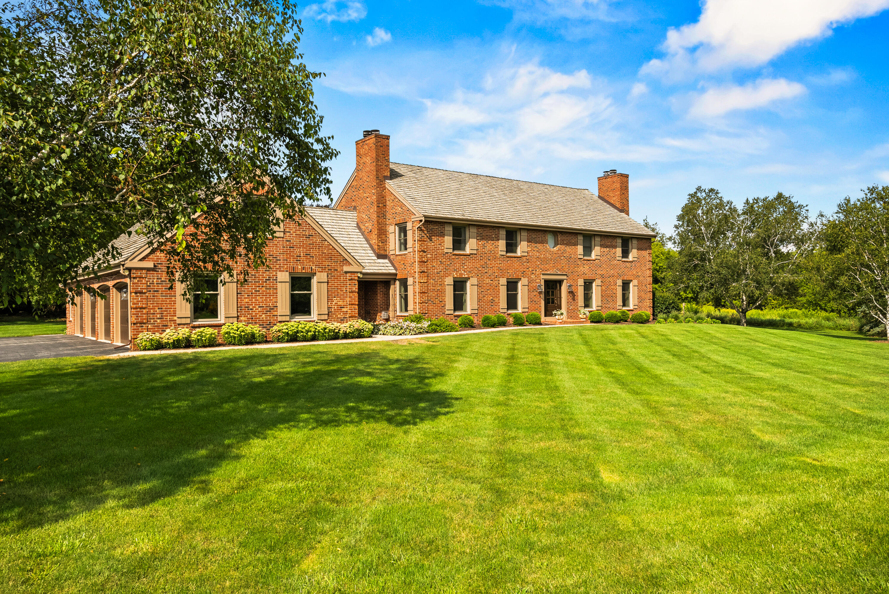 Wisconsin Lake Home for sale (MLS#: 1888427) at N10W29454  Castle Combe Ct, in Delafield, Wisconsin. (3 of 26)