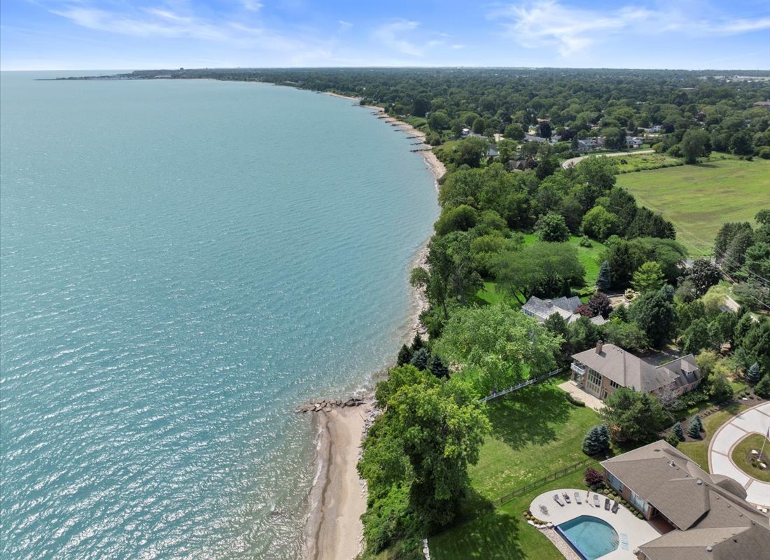 Wisconsin Lake Home for sale (MLS#: 1889061) at 4077  Lighthouse Dr, in Wind Point, Wisconsin. (5 of 44)