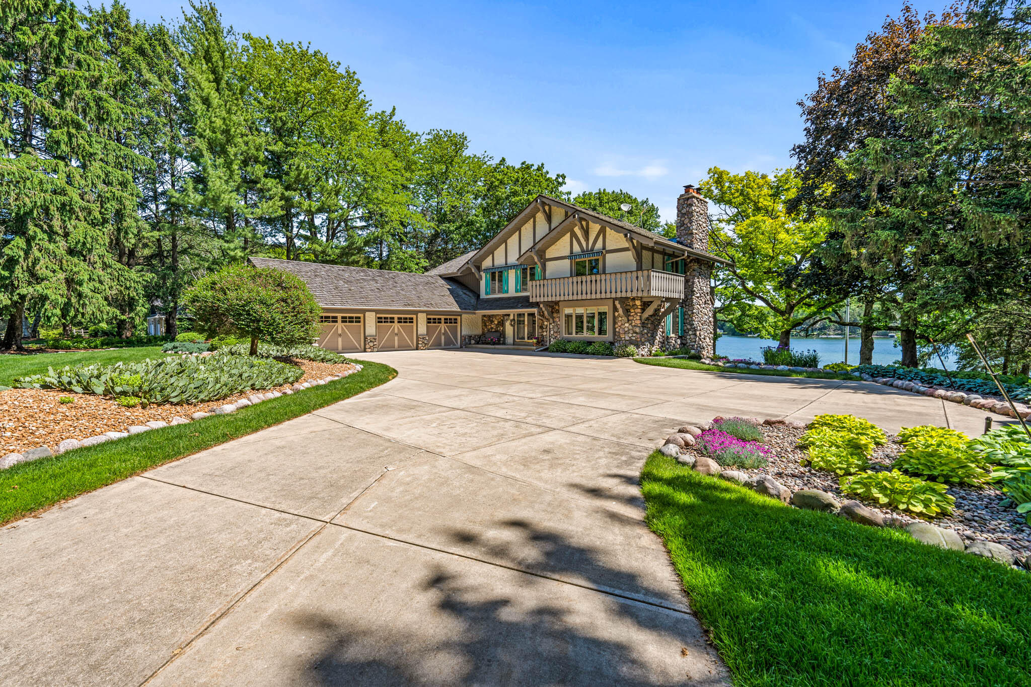 Wisconsin Lake Home for sale (MLS#: 1889118) at 4744 N Pinecrest Dr, in Chenequa, Wisconsin. (23 of 33)