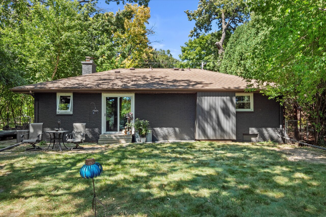 Wisconsin Lake Home for sale (MLS#: 1889601) at 5710 N River Forest Dr, in Glendale, Wisconsin. (27 of 38)