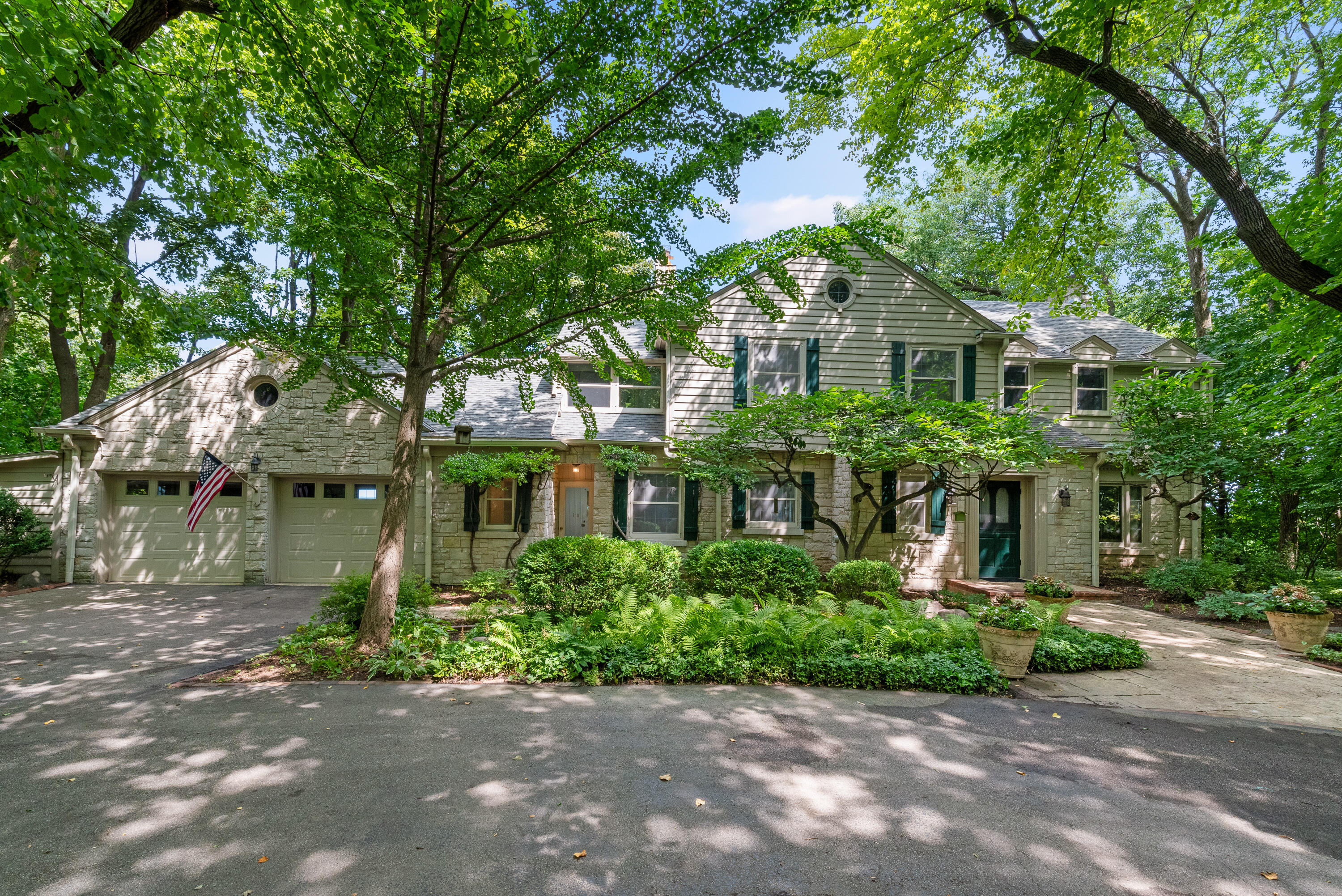 Wisconsin Lake Home for sale (MLS#: 1889745) at 4620 N Lake Dr, in Whitefish Bay, Wisconsin. (1 of 40)