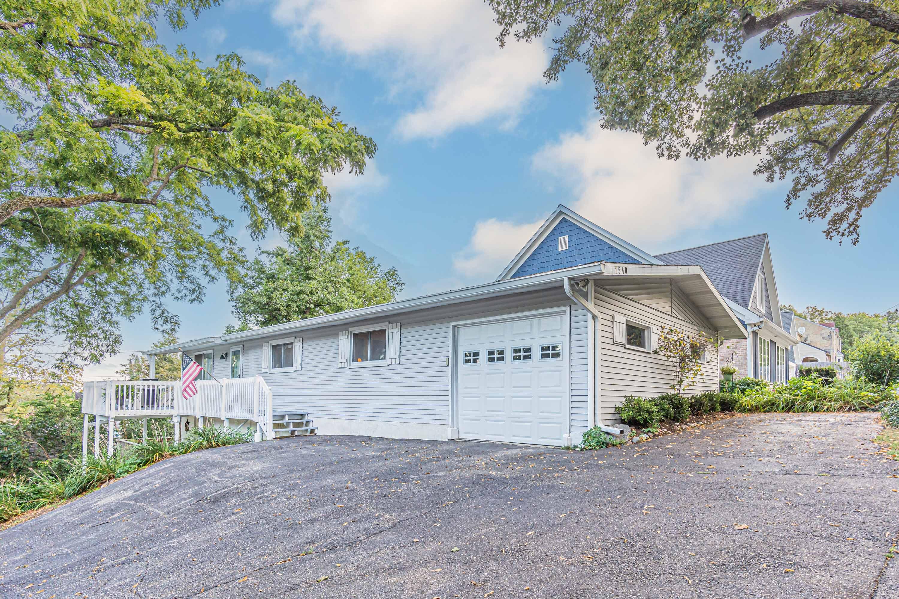 Wisconsin Lake Home for sale (MLS#: 1889808) at 1540 W Main St, in Lake Geneva, Wisconsin. (2 of 33)