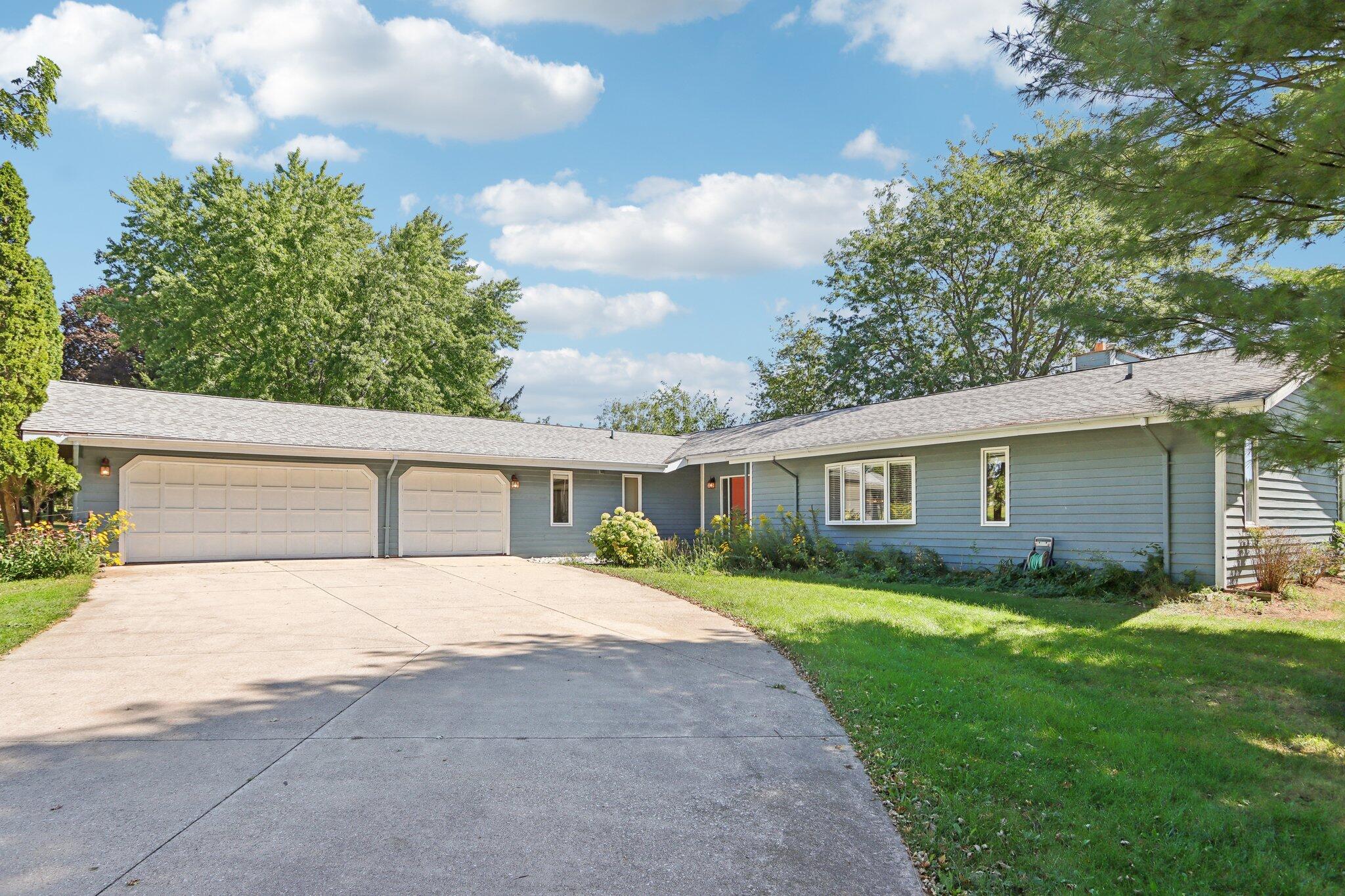 Wisconsin Lake Home for sale (MLS#: 1890625) at W247S10870  Center Dr, in Vernon, Wisconsin. (3 of 62)