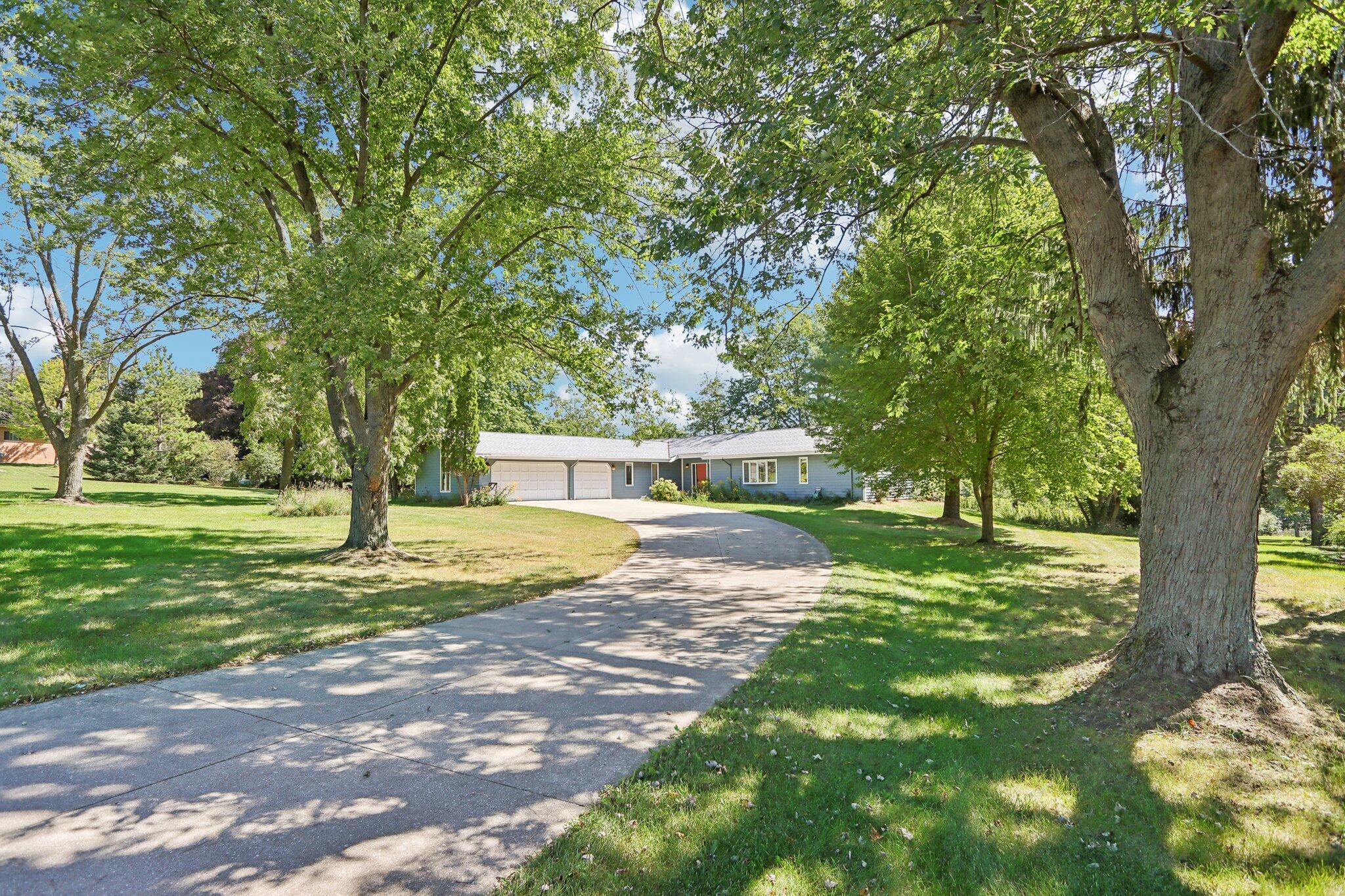 Wisconsin Lake Home for sale (MLS#: 1890625) at W247S10870  Center Dr, in Vernon, Wisconsin. (5 of 62)