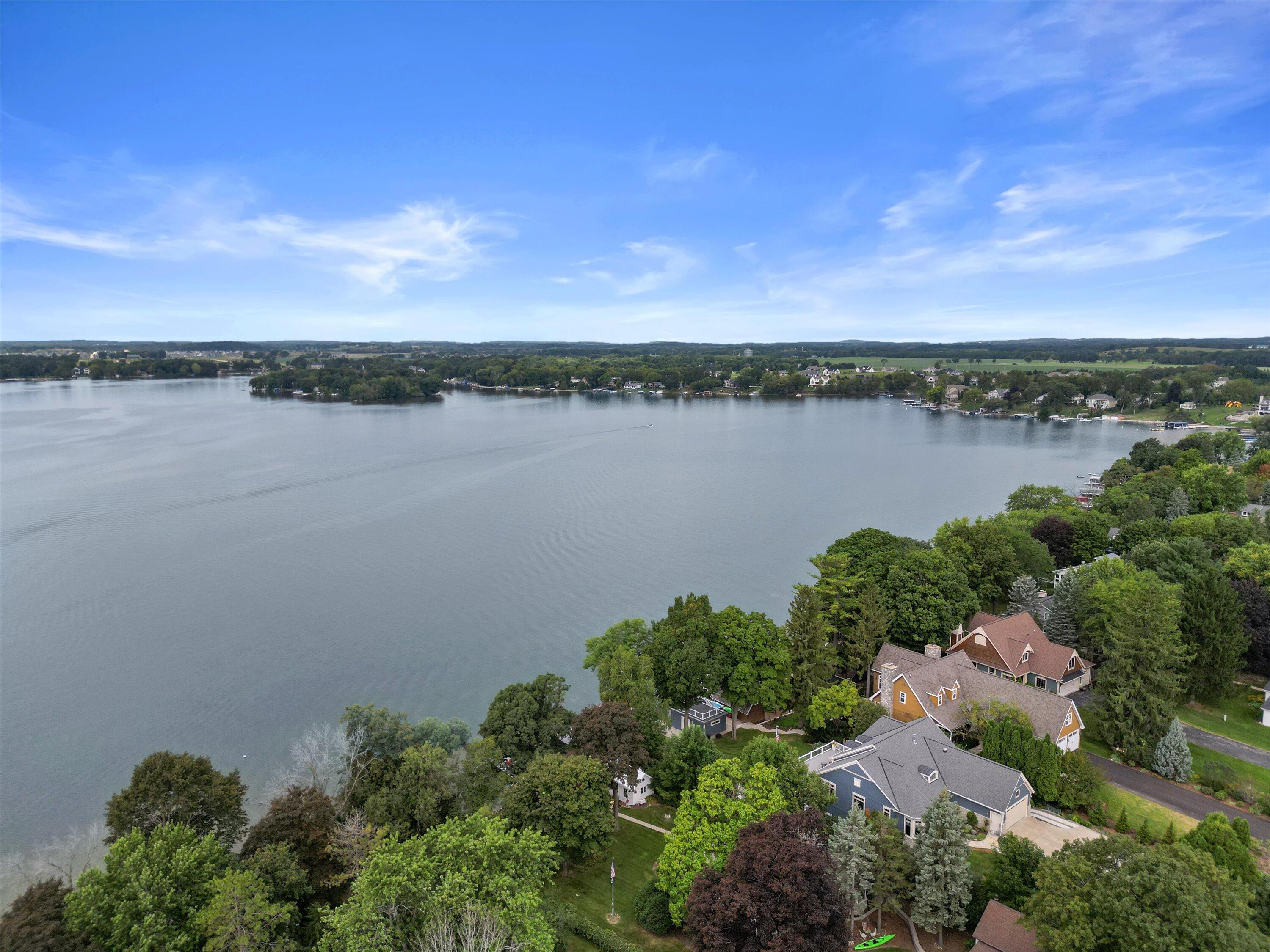 Wisconsin Lake Home for sale (MLS#: 1890647) at W343N6209 S Bayview Rd, in Oconomowoc, Wisconsin. (38 of 53)