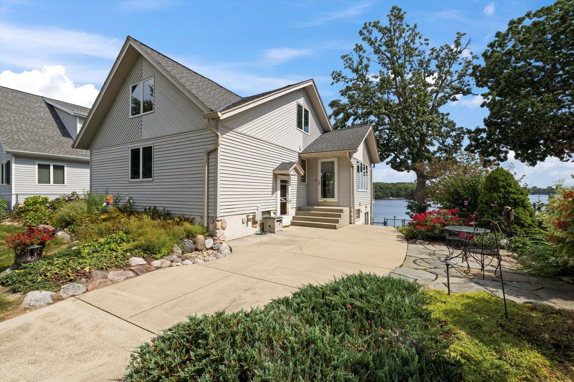 Wisconsin Lake Home for sale (MLS#: 1890825) at W290N8268  Florencetta Hts, in Merton, Wisconsin. (26 of 44)