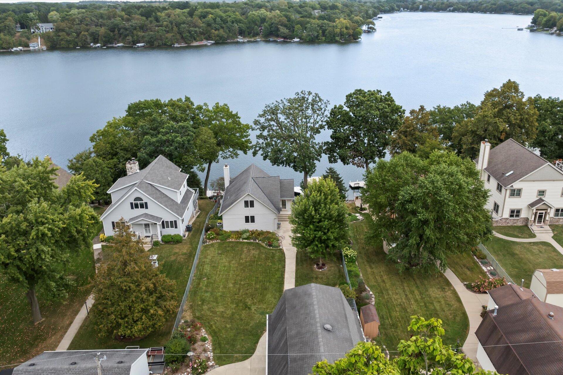 Wisconsin Lake Home for sale (MLS#: 1890825) at W290N8268  Florencetta Hts, in Merton, Wisconsin. (35 of 44)