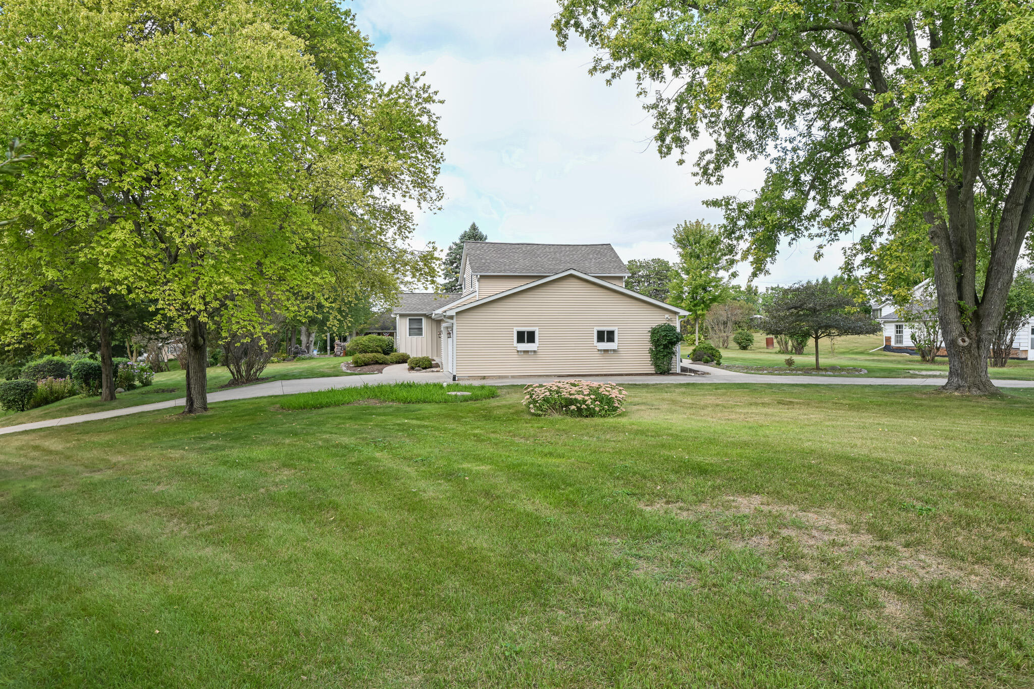 Wisconsin Lake Home for sale (MLS#: 1891571) at N7559 E Lakeshore Dr, in Whitewater, Wisconsin. (34 of 42)