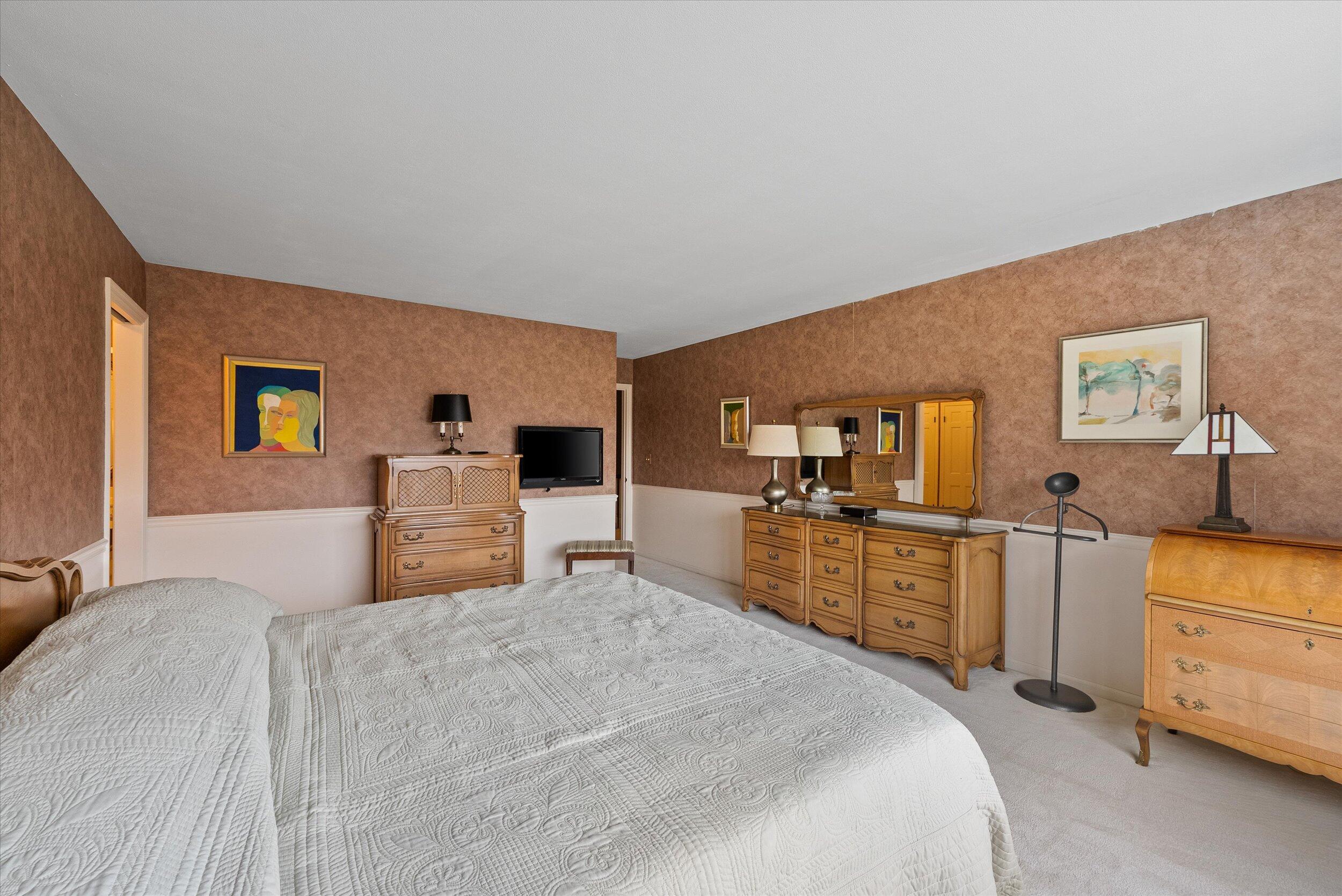 Wisconsin Lake Home for sale (MLS#: 1912670) at 8704 W Bonniwell Rd, in Mequon, Wisconsin. (26 of 70)