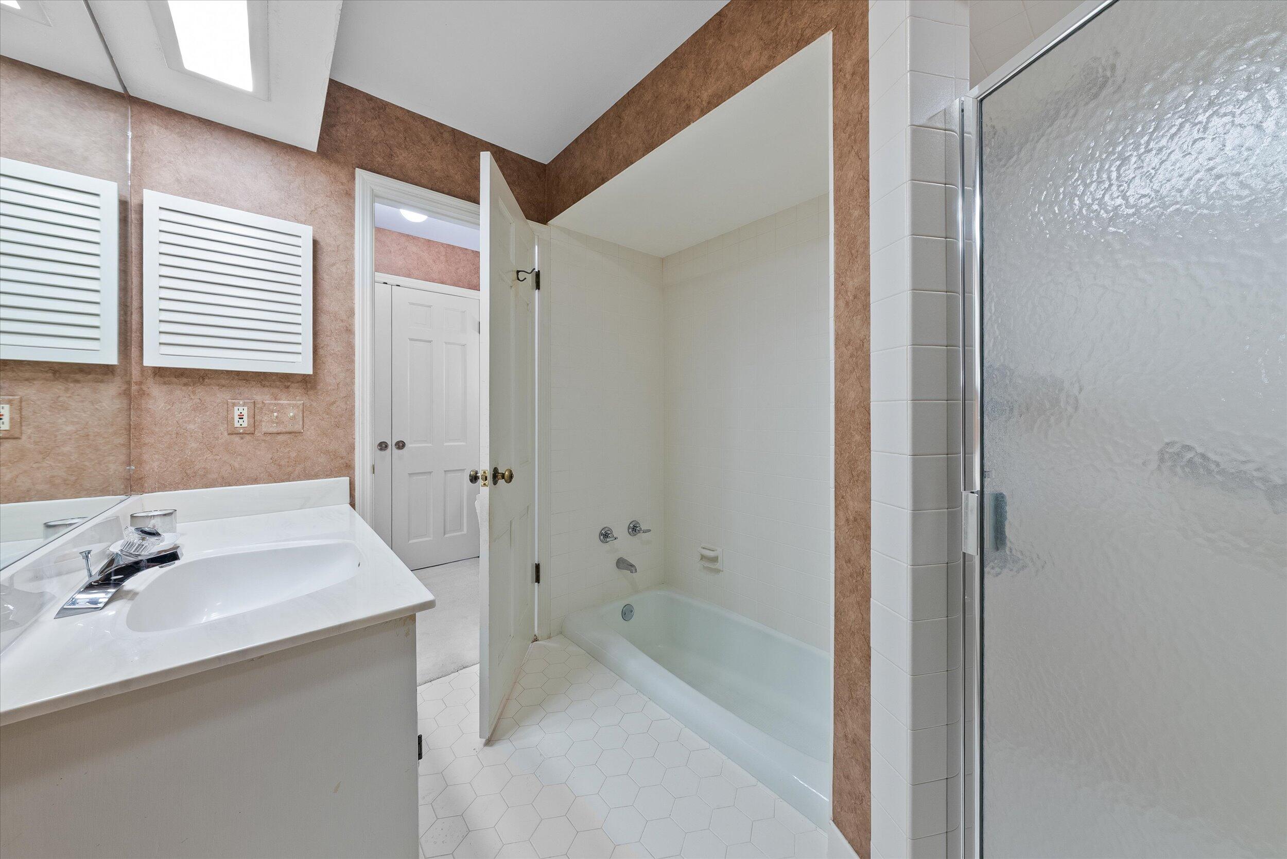 Wisconsin Lake Home for sale (MLS#: 1912670) at 8704 W Bonniwell Rd, in Mequon, Wisconsin. (29 of 70)