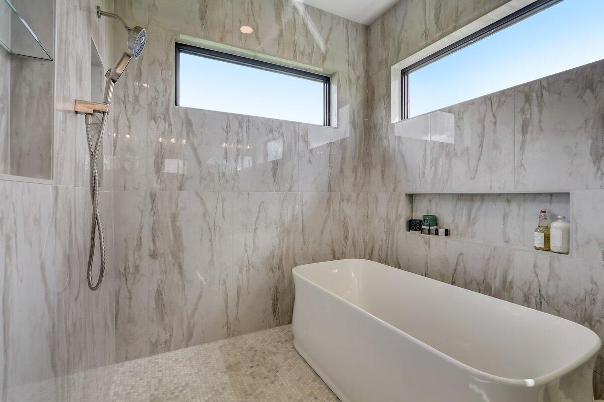Wisconsin Lake Home for sale (MLS#: 1912814) at 12345 N East Shoreland Dr, in Mequon, Wisconsin. (14 of 31)