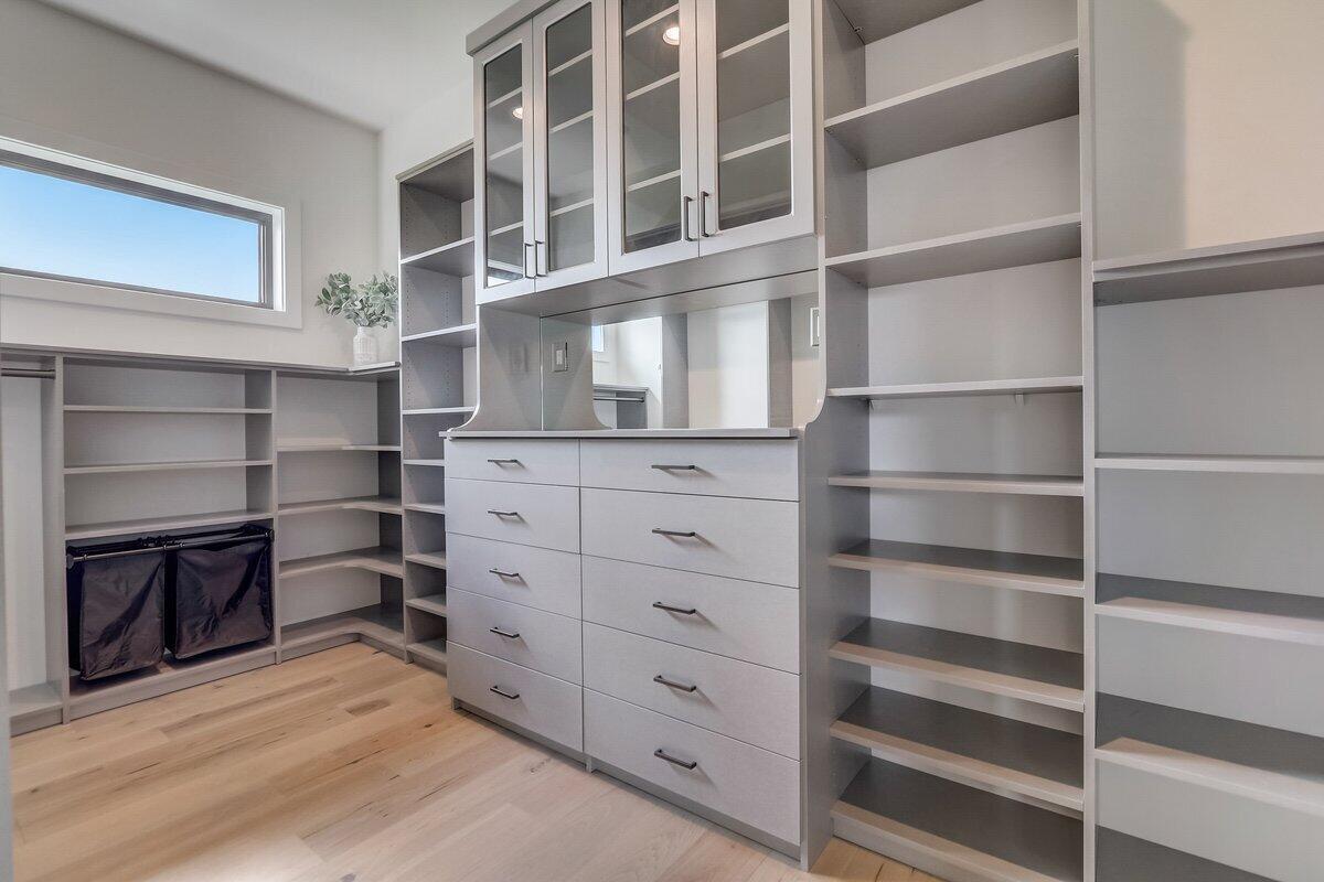 Wisconsin Lake Home for sale (MLS#: 1912814) at 12345 N East Shoreland Dr, in Mequon, Wisconsin. (15 of 31)