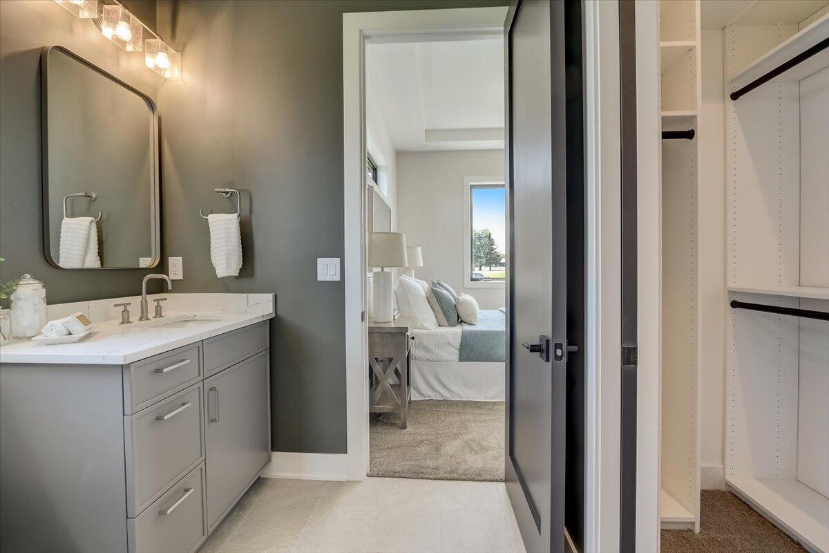 Wisconsin Lake Home for sale (MLS#: 1912814) at 12345 N East Shoreland Dr, in Mequon, Wisconsin. (22 of 31)