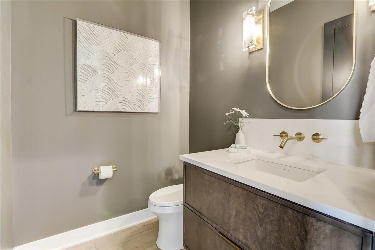 Wisconsin Lake Home for sale (MLS#: 1912814) at 12345 N East Shoreland Dr, in Mequon, Wisconsin. (25 of 31)