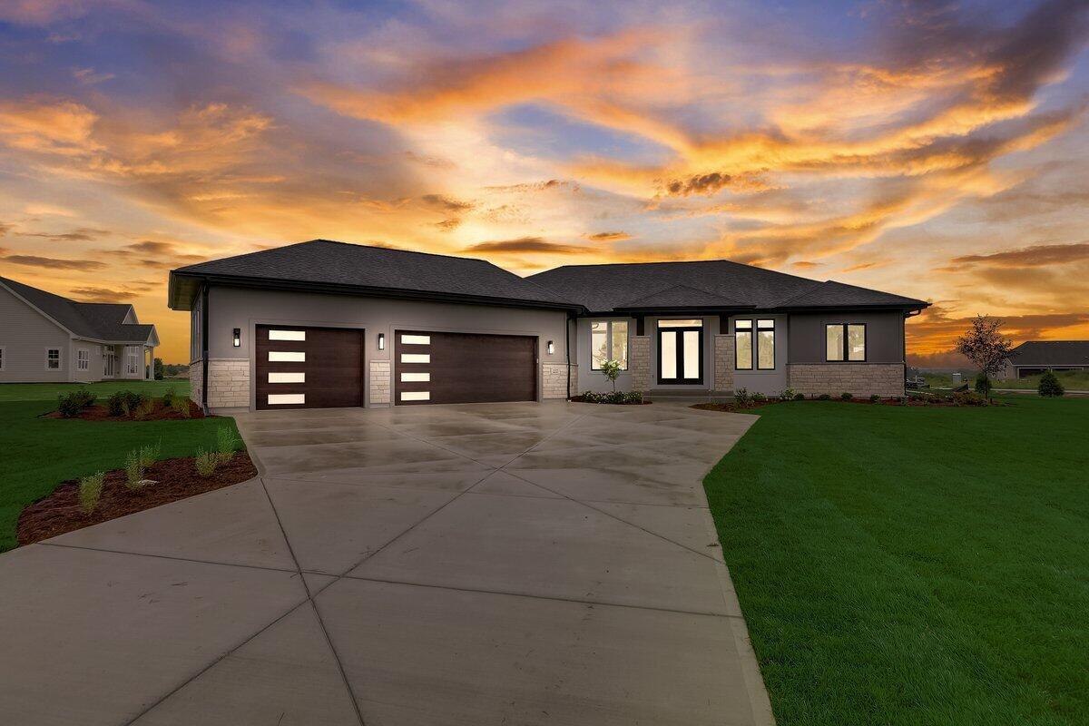 Wisconsin Lake Home for sale (MLS#: 1912814) at 12345 N East Shoreland Dr, in Mequon, Wisconsin. (26 of 31)