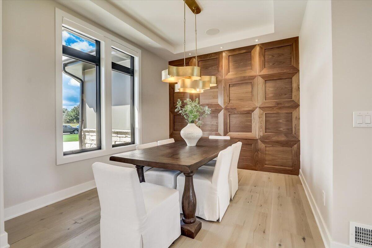 Wisconsin Lake Home for sale (MLS#: 1912814) at 12345 N East Shoreland Dr, in Mequon, Wisconsin. (7 of 31)