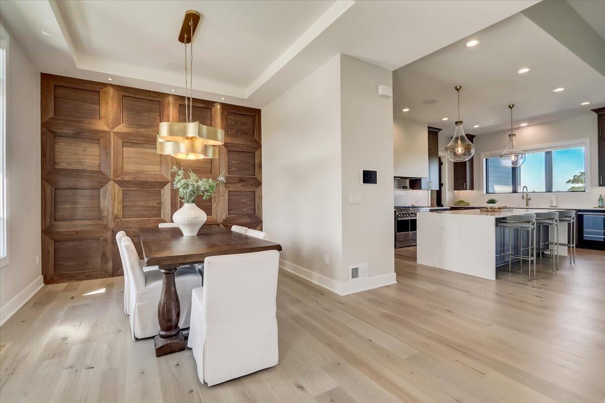 Wisconsin Lake Home for sale (MLS#: 1912814) at 12345 N East Shoreland Dr, in Mequon, Wisconsin. (8 of 31)