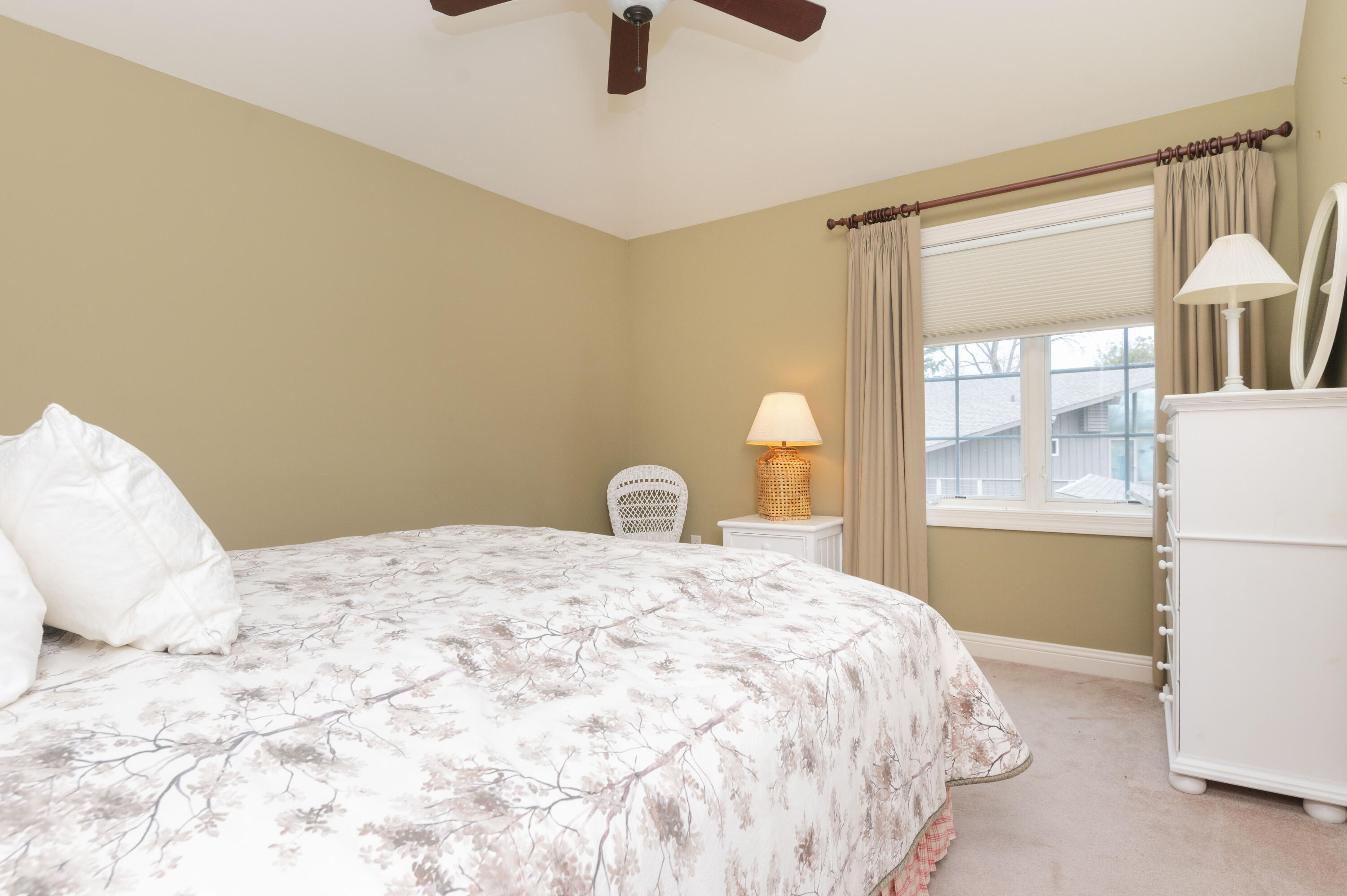 Wisconsin Lake Home for sale (MLS#: 1914017) at 314  Lac La Belle Dr, in Lac La Belle, Wisconsin. (33 of 49)