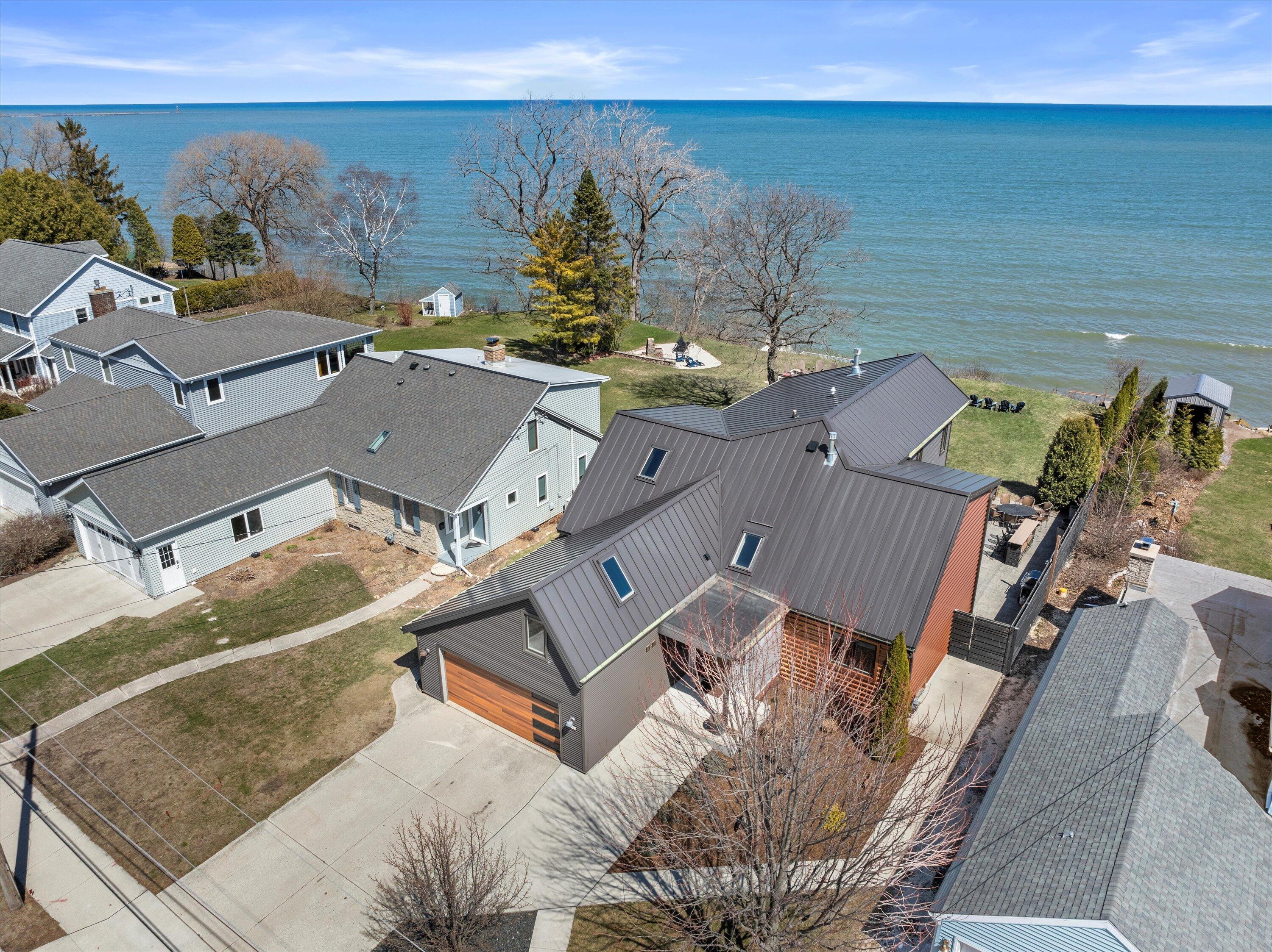 Wisconsin Lake Home for sale (MLS#: 1914314) at 2533  Lakeshore Dr, in Sheboygan, Wisconsin. (4 of 75)