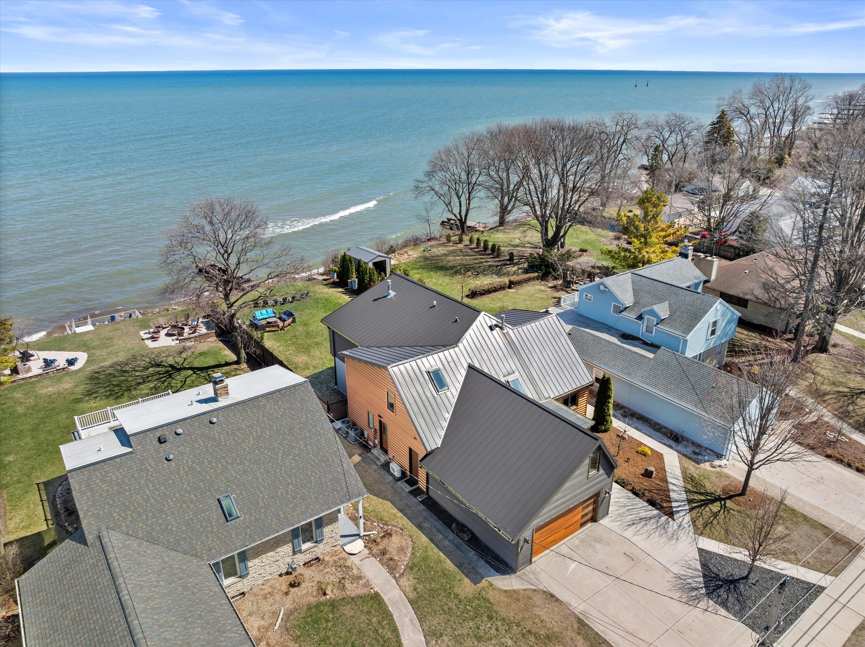 Wisconsin Lake Home for sale (MLS#: 1914314) at 2533  Lakeshore Dr, in Sheboygan, Wisconsin. (5 of 75)
