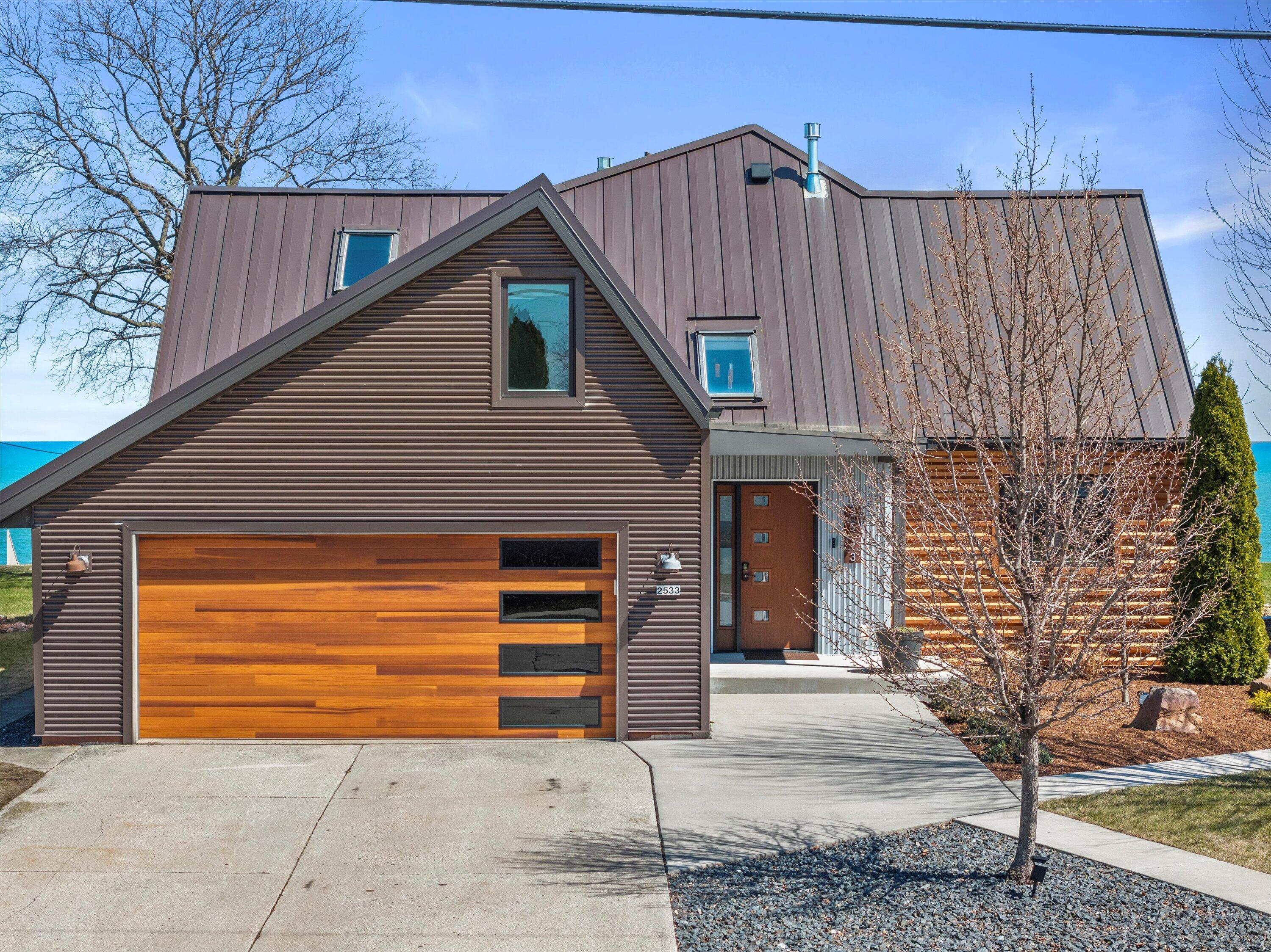 Wisconsin Lake Home for sale (MLS#: 1914314) at 2533  Lakeshore Dr, in Sheboygan, Wisconsin. (6 of 75)