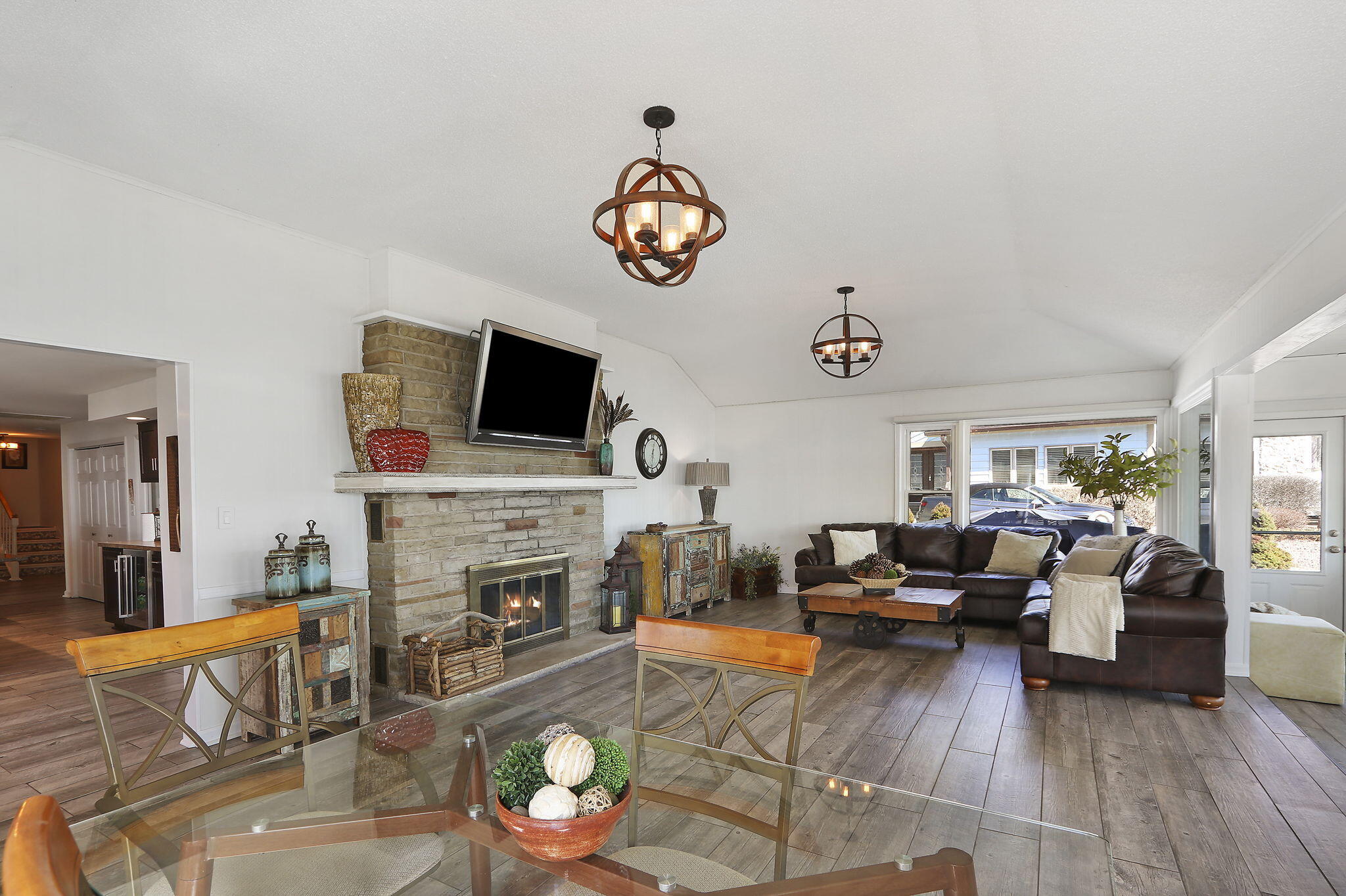 Wisconsin Lake Home for sale (MLS#: 1914732) at 2348  North Shore Dr, in Delavan, Wisconsin. (8 of 49)