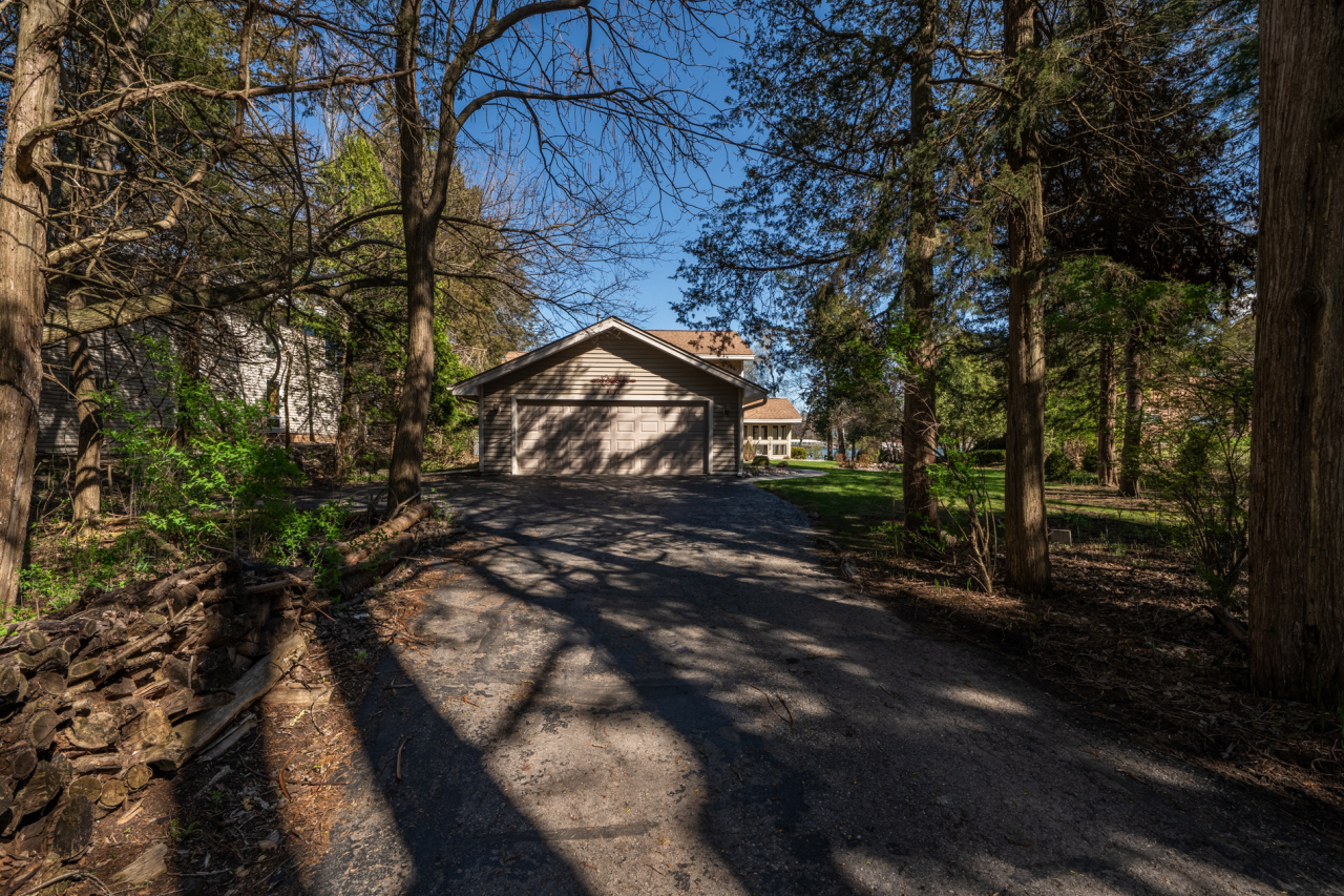 Wisconsin Lake Home for sale (MLS#: 1914770) at 6092 N Lake Dr, in West Bend, Wisconsin. (13 of 59)