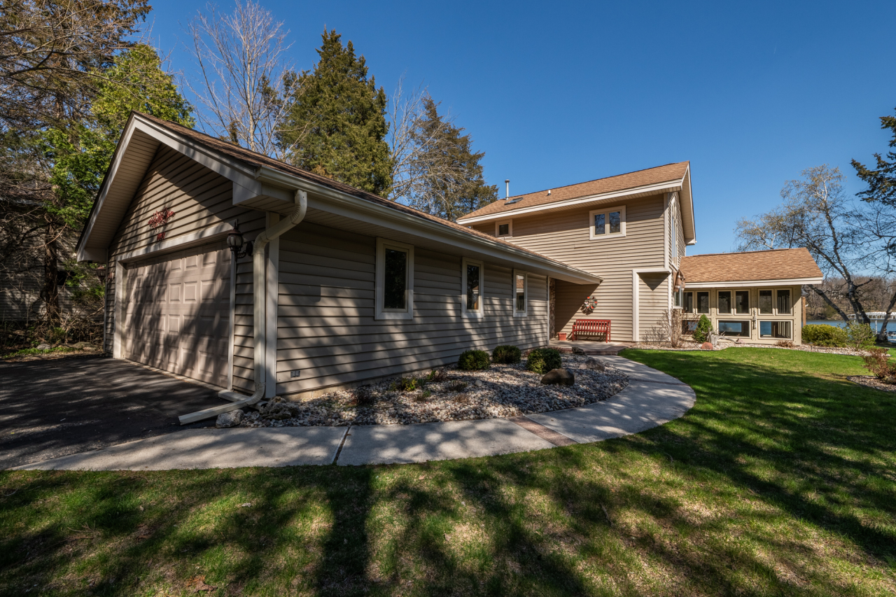 Wisconsin Lake Home for sale (MLS#: 1914770) at 6092 N Lake Dr, in West Bend, Wisconsin. (14 of 59)
