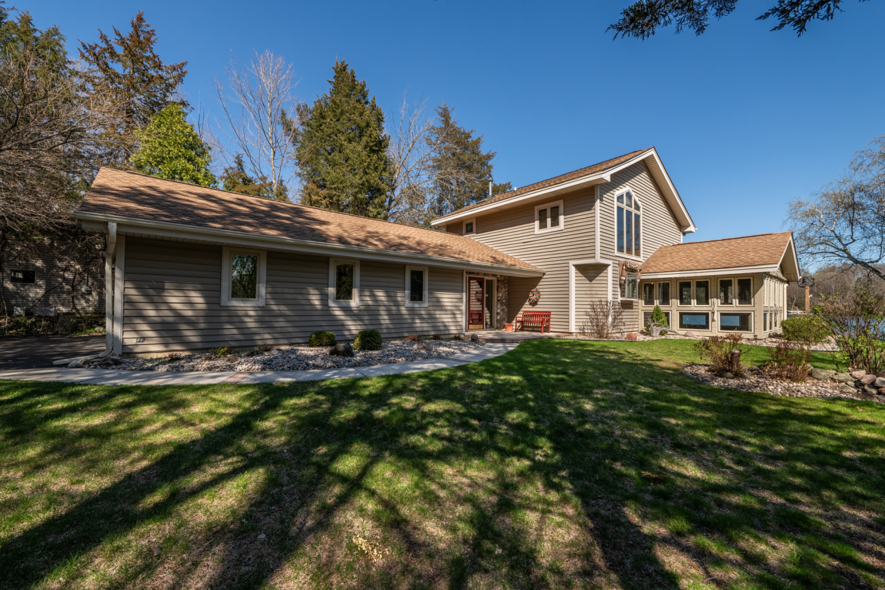 Wisconsin Lake Home for sale (MLS#: 1914770) at 6092 N Lake Dr, in West Bend, Wisconsin. (15 of 59)