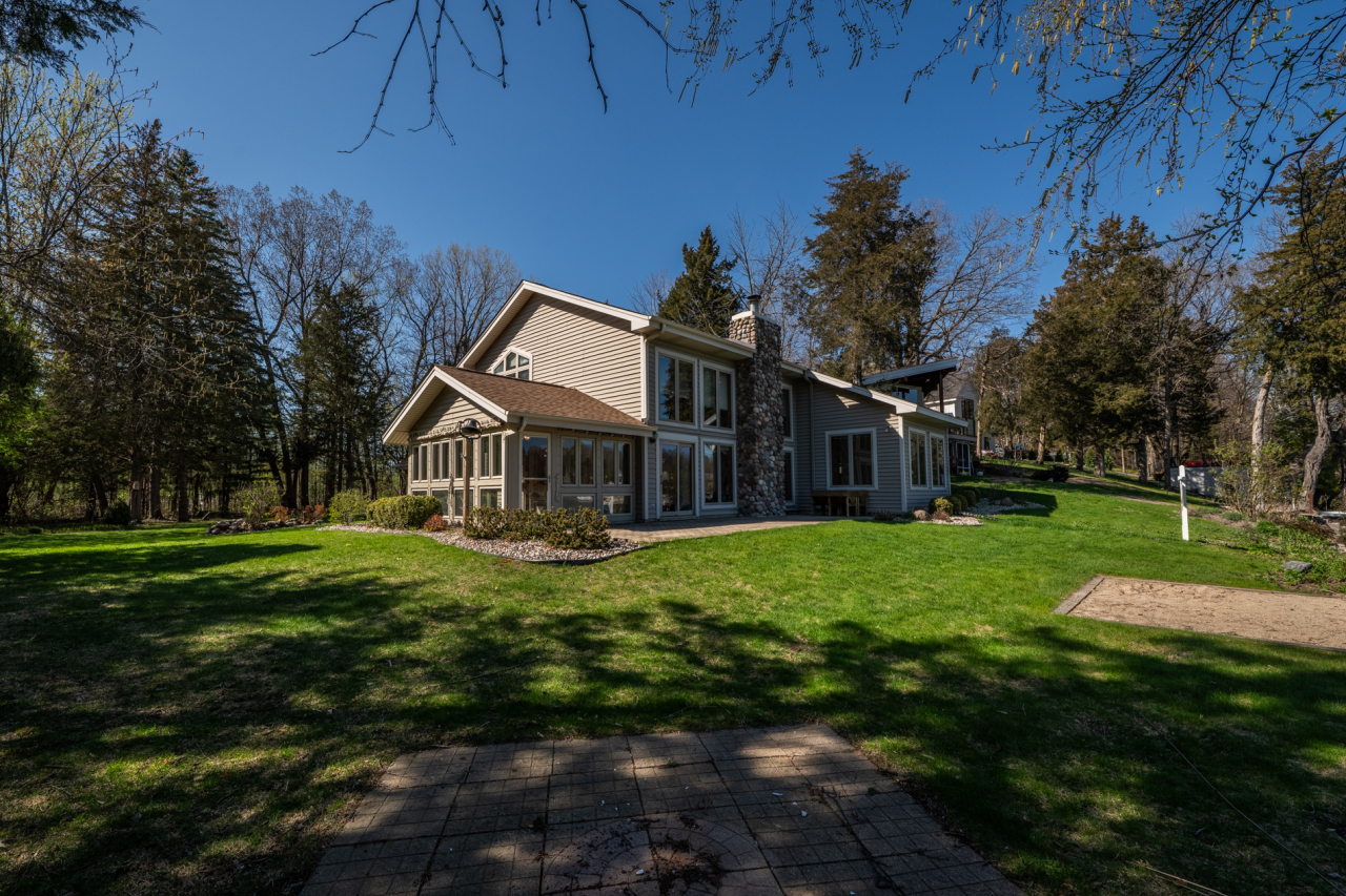 Wisconsin Lake Home for sale (MLS#: 1914770) at 6092 N Lake Dr, in West Bend, Wisconsin. (17 of 59)