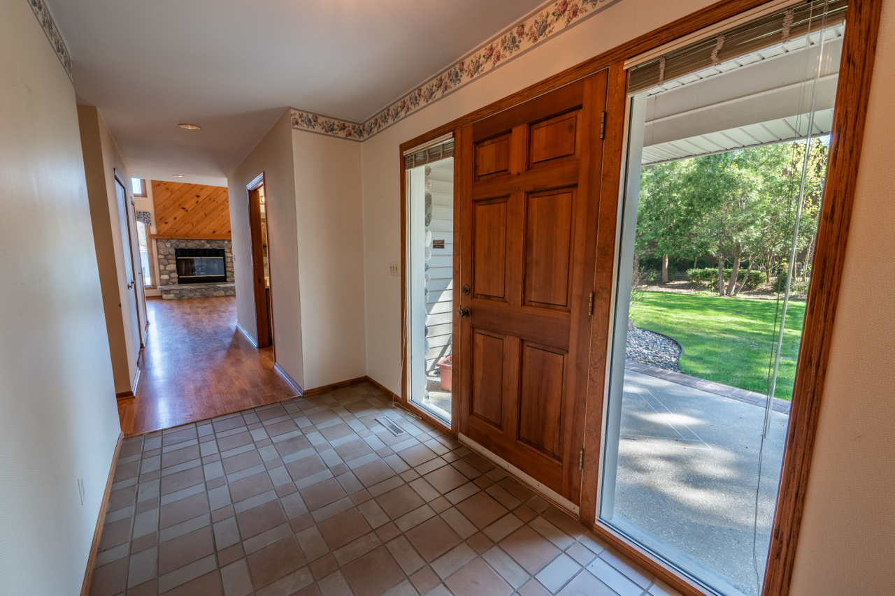 Wisconsin Lake Home for sale (MLS#: 1914770) at 6092 N Lake Dr, in West Bend, Wisconsin. (25 of 59)