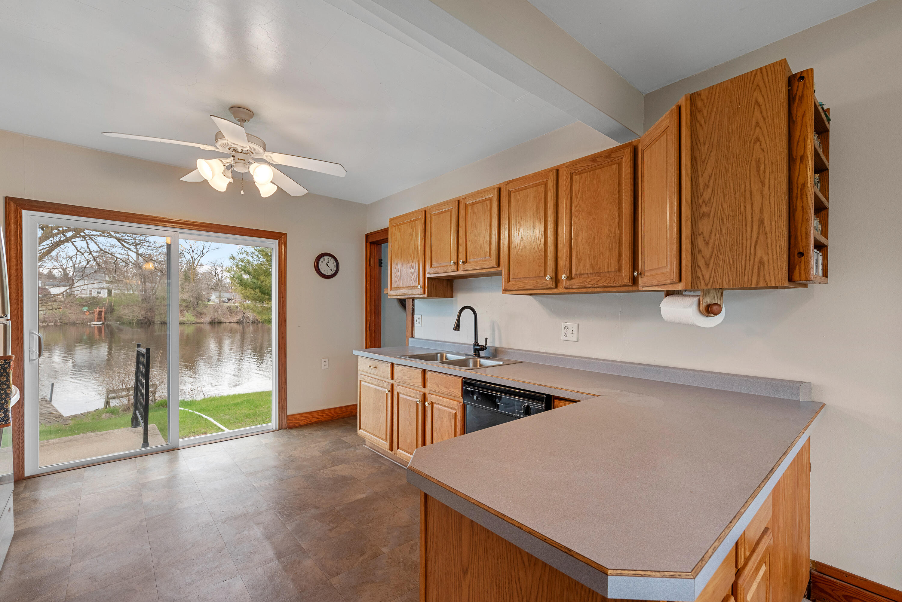 Wisconsin Lake Home for sale (MLS#: 1914945) at 507 E Main St, in Palmyra, Wisconsin. (6 of 31)