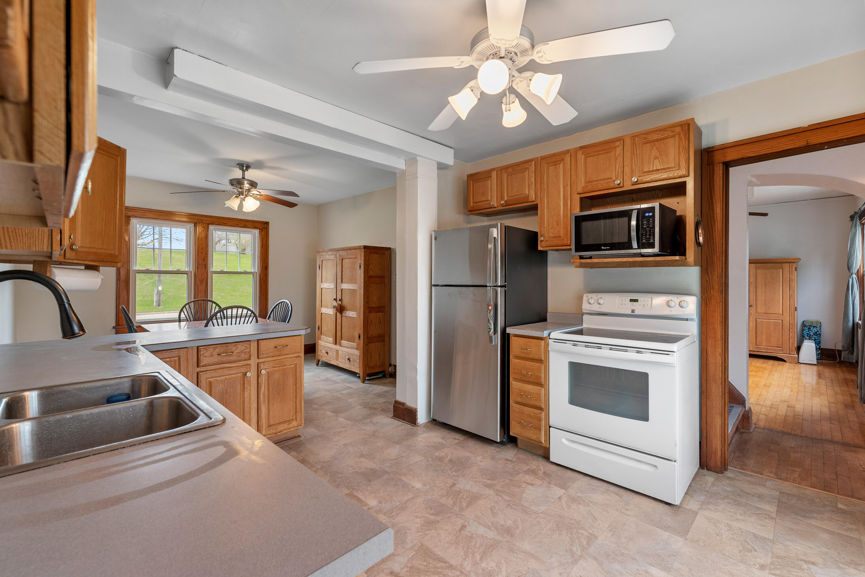 Wisconsin Lake Home for sale (MLS#: 1914945) at 507 E Main St, in Palmyra, Wisconsin. (7 of 31)