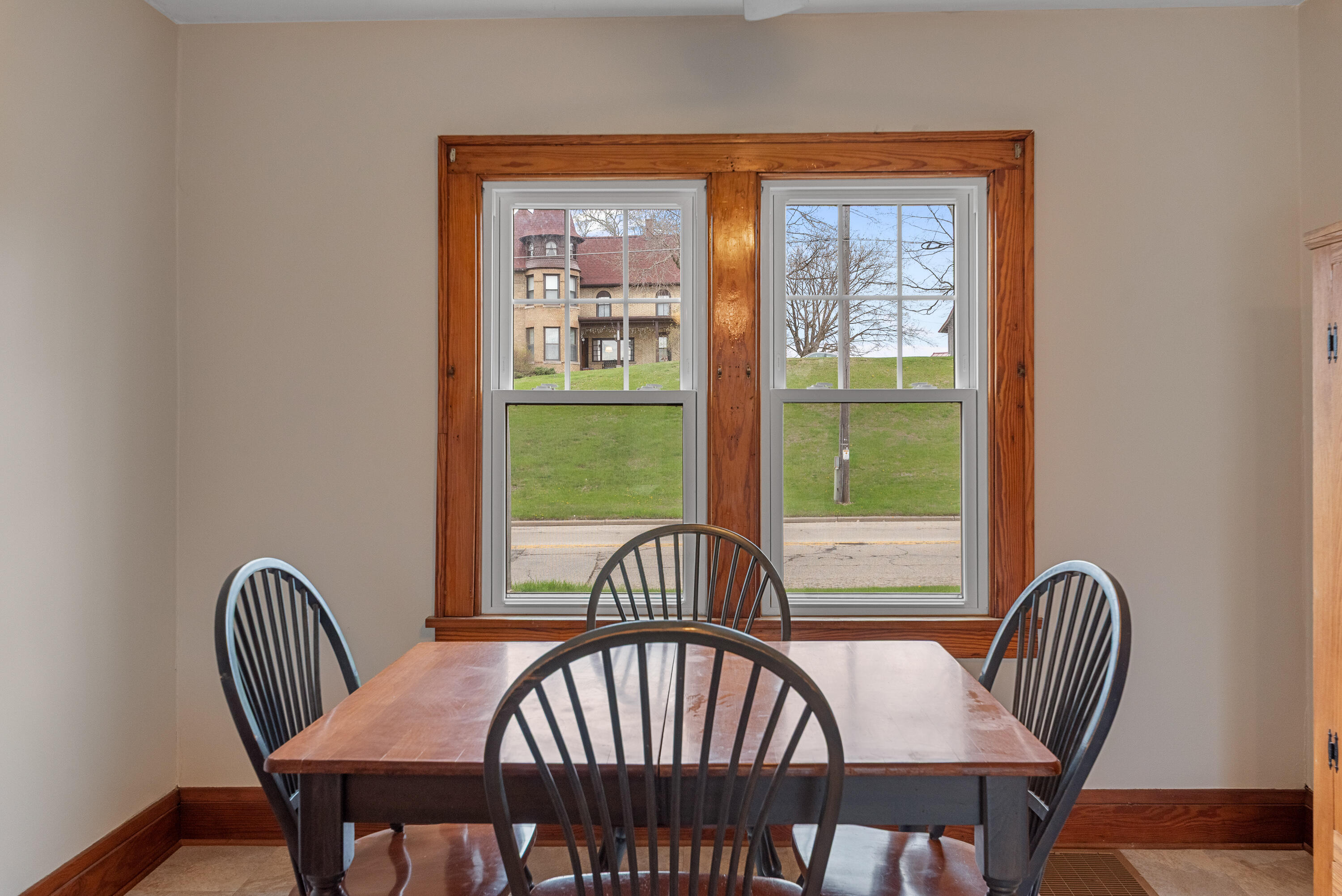 Wisconsin Lake Home for sale (MLS#: 1914945) at 507 E Main St, in Palmyra, Wisconsin. (8 of 31)