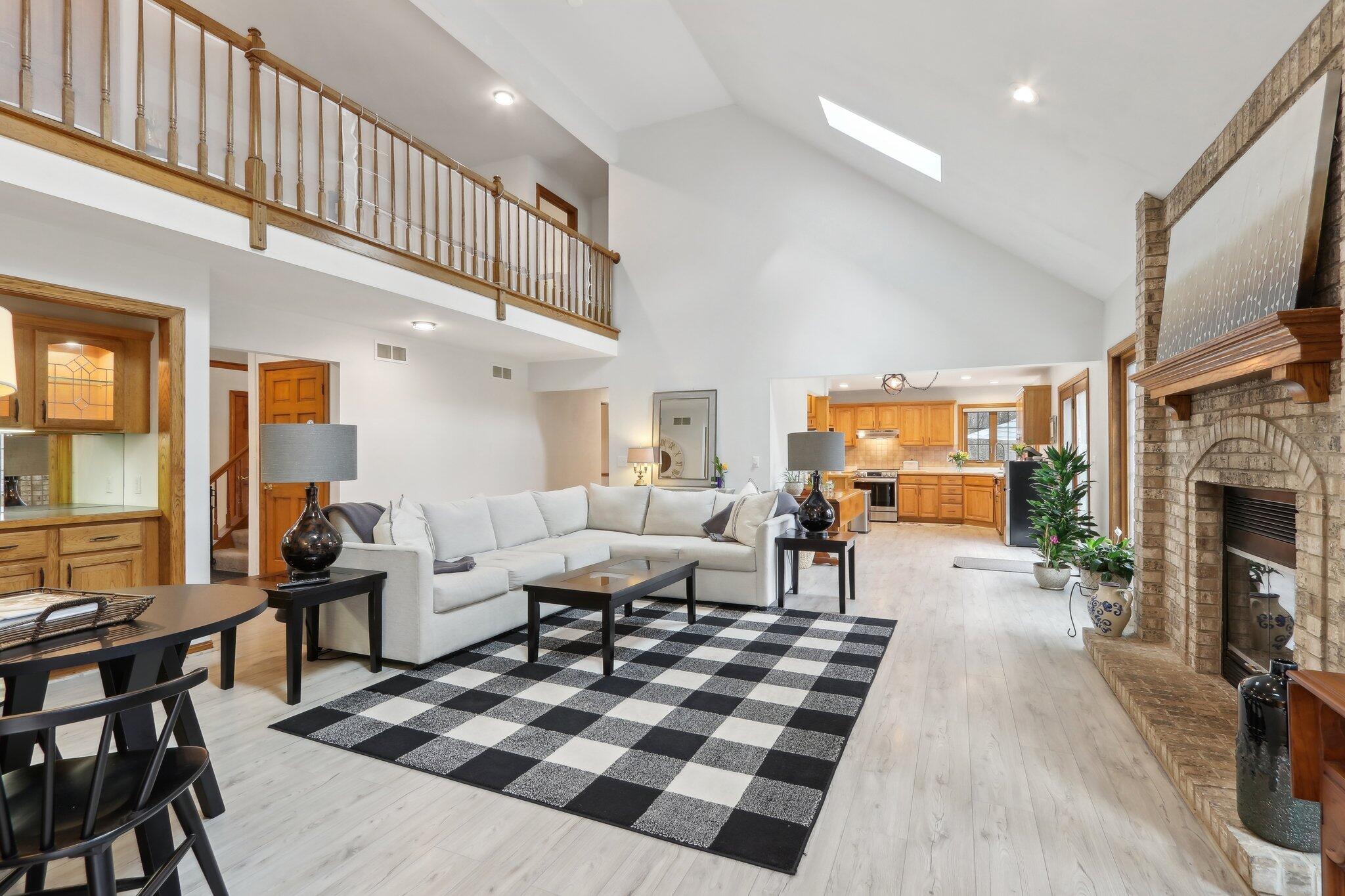 Wisconsin Lake Home for sale (MLS#: 1914961) at N62W38169  Westwinds Ct, in Oconomowoc, Wisconsin. (13 of 63)