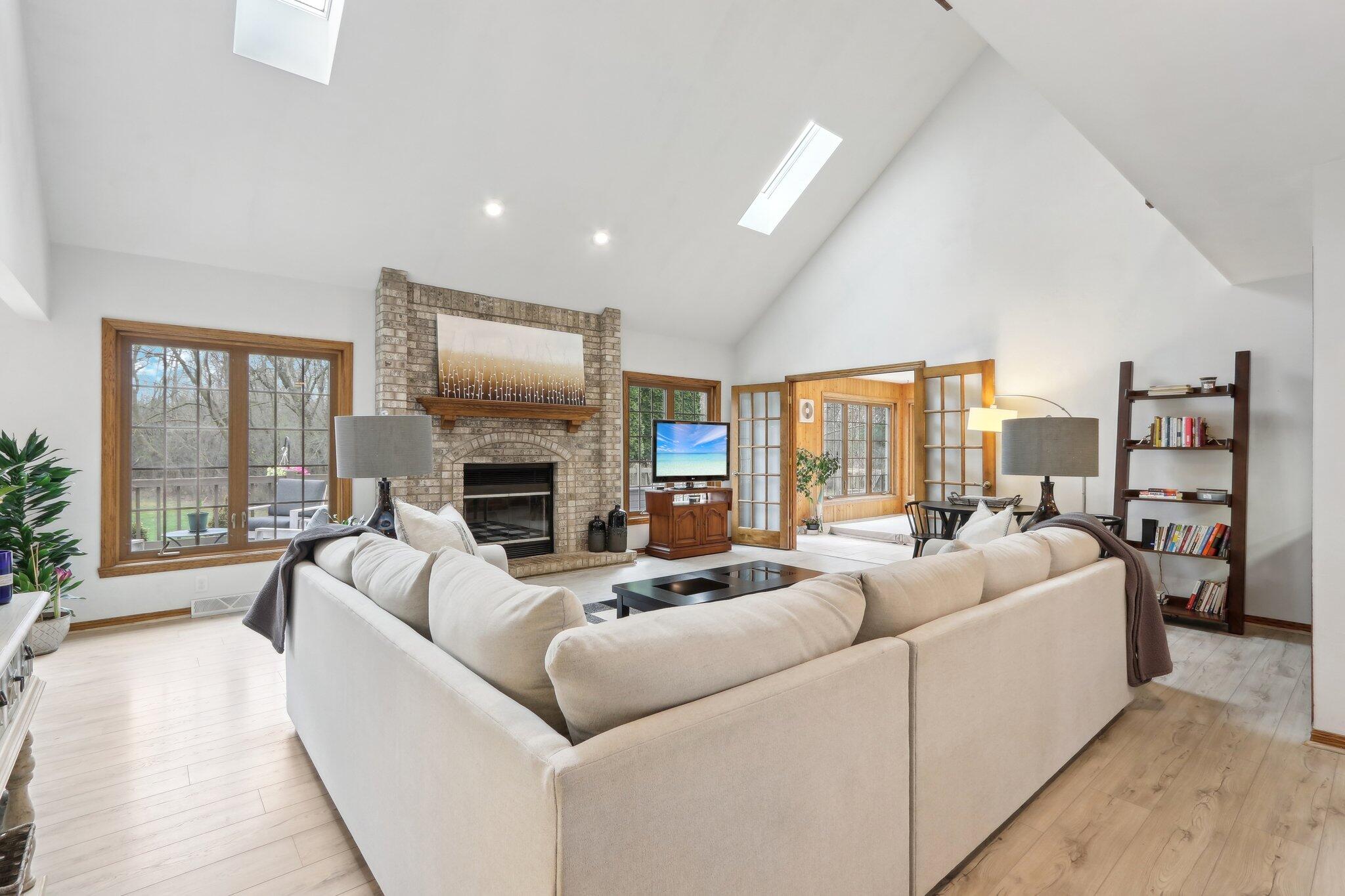 Wisconsin Lake Home for sale (MLS#: 1914961) at N62W38169  Westwinds Ct, in Oconomowoc, Wisconsin. (15 of 63)