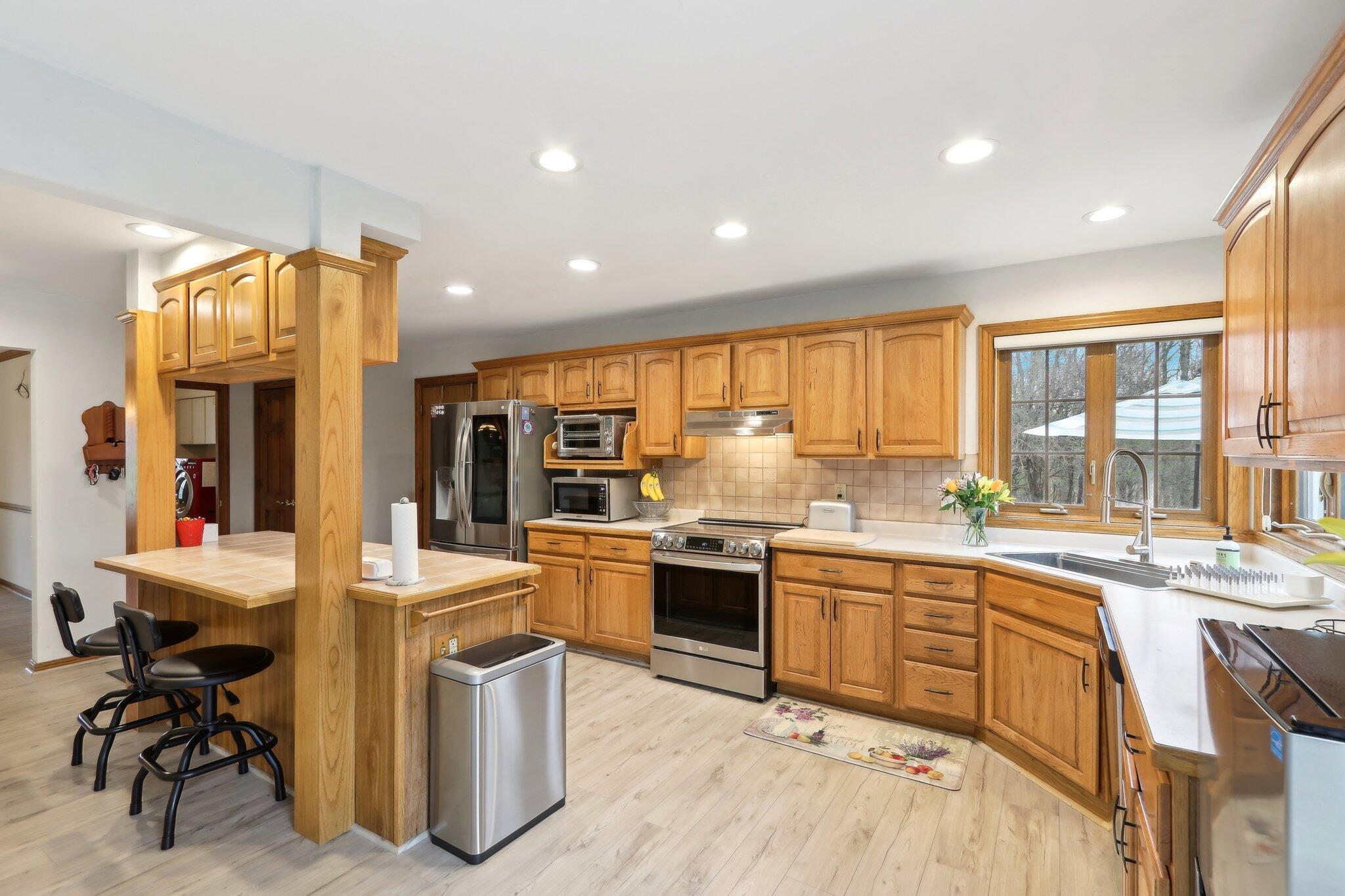Wisconsin Lake Home for sale (MLS#: 1914961) at N62W38169  Westwinds Ct, in Oconomowoc, Wisconsin. (19 of 63)