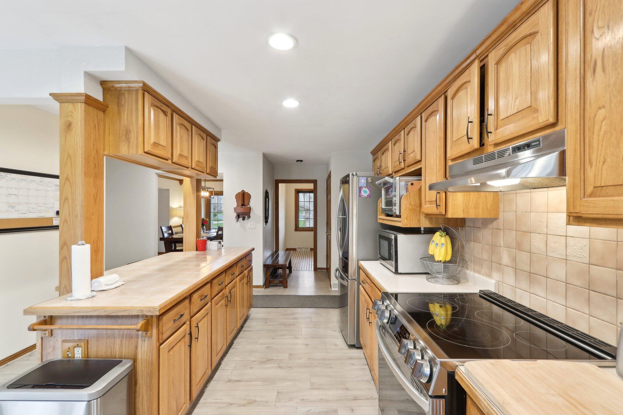 Wisconsin Lake Home for sale (MLS#: 1914961) at N62W38169  Westwinds Ct, in Oconomowoc, Wisconsin. (20 of 63)