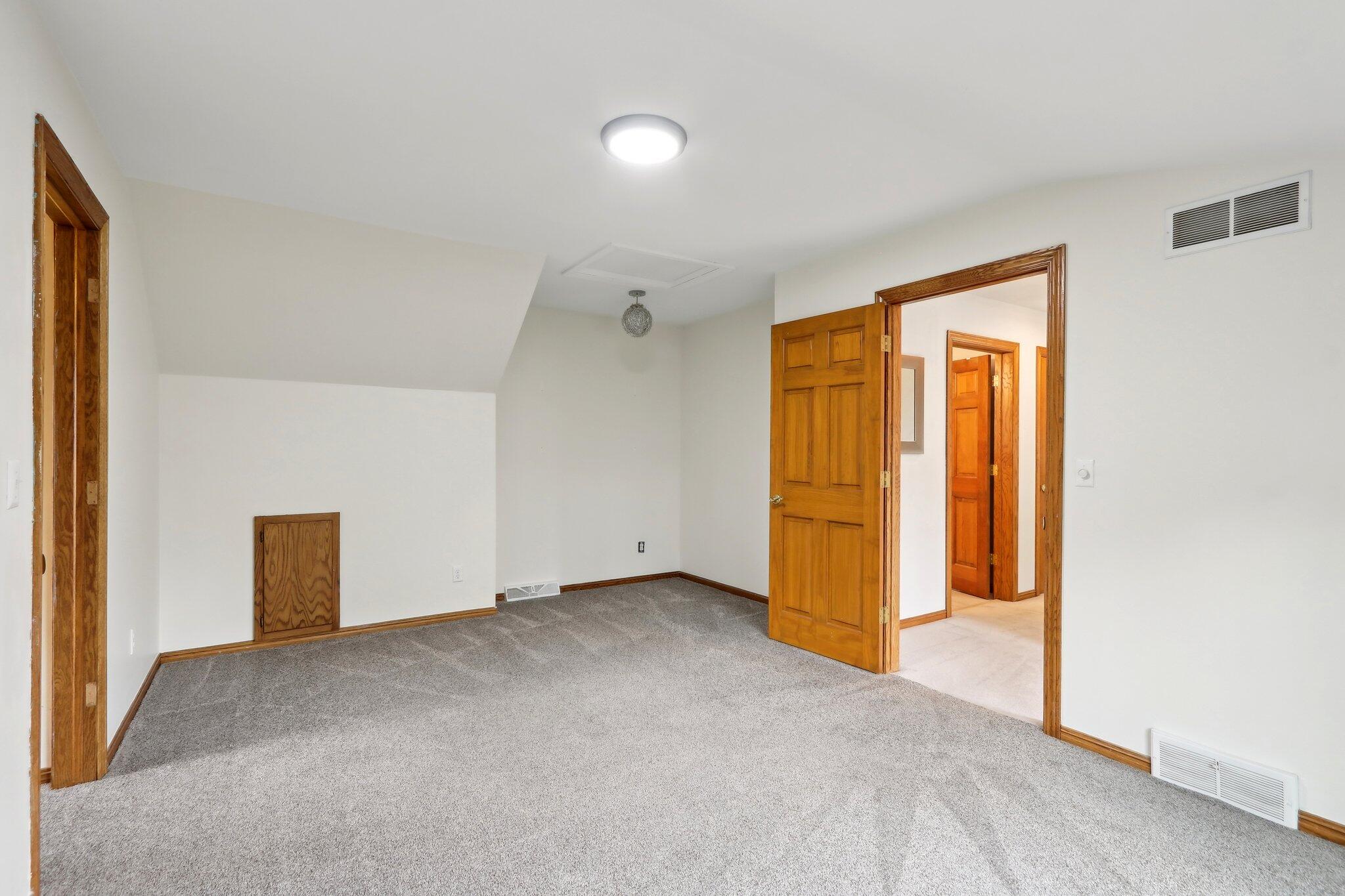 Wisconsin Lake Home for sale (MLS#: 1914961) at N62W38169  Westwinds Ct, in Oconomowoc, Wisconsin. (33 of 63)