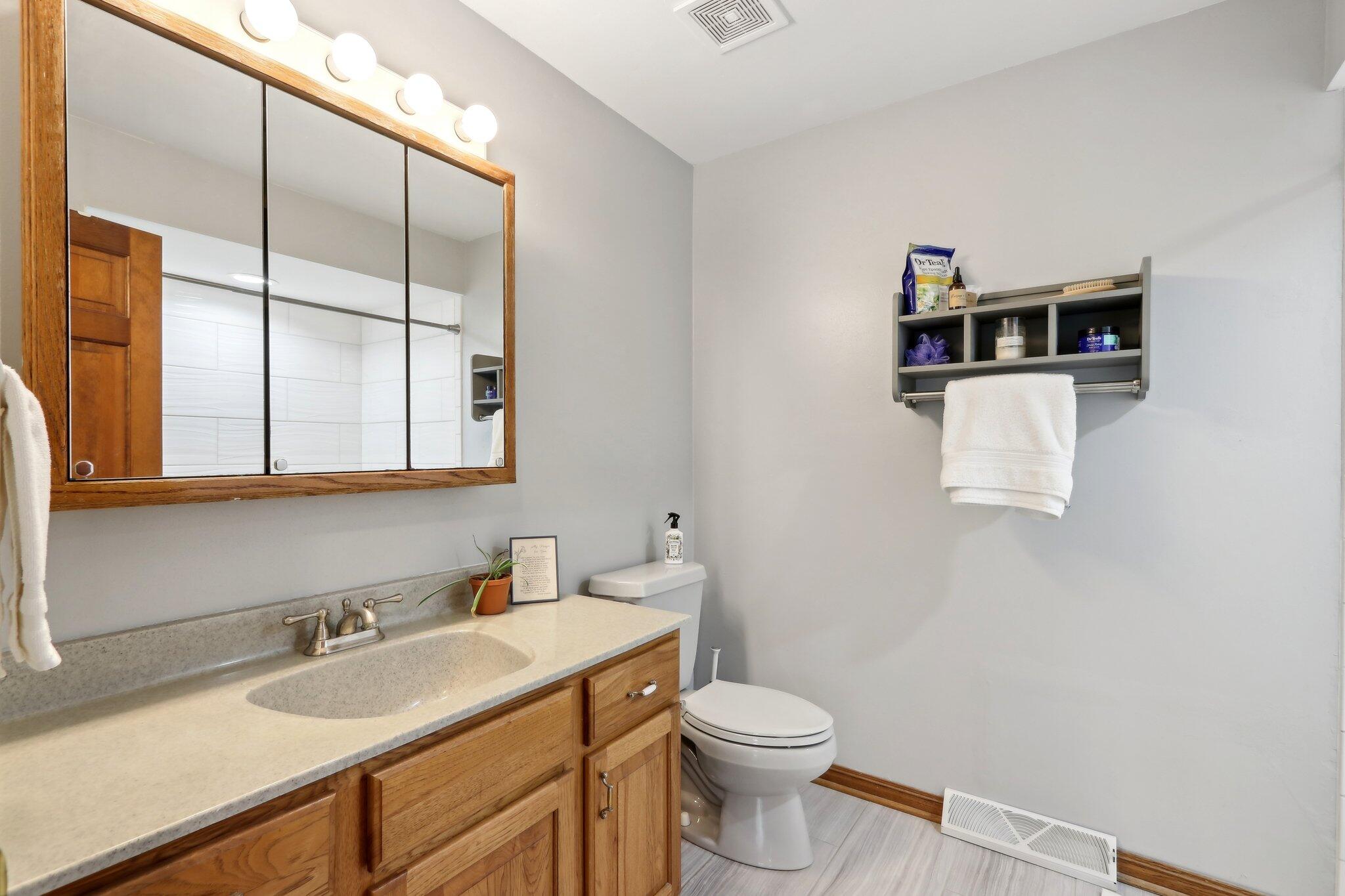 Wisconsin Lake Home for sale (MLS#: 1914961) at N62W38169  Westwinds Ct, in Oconomowoc, Wisconsin. (34 of 63)