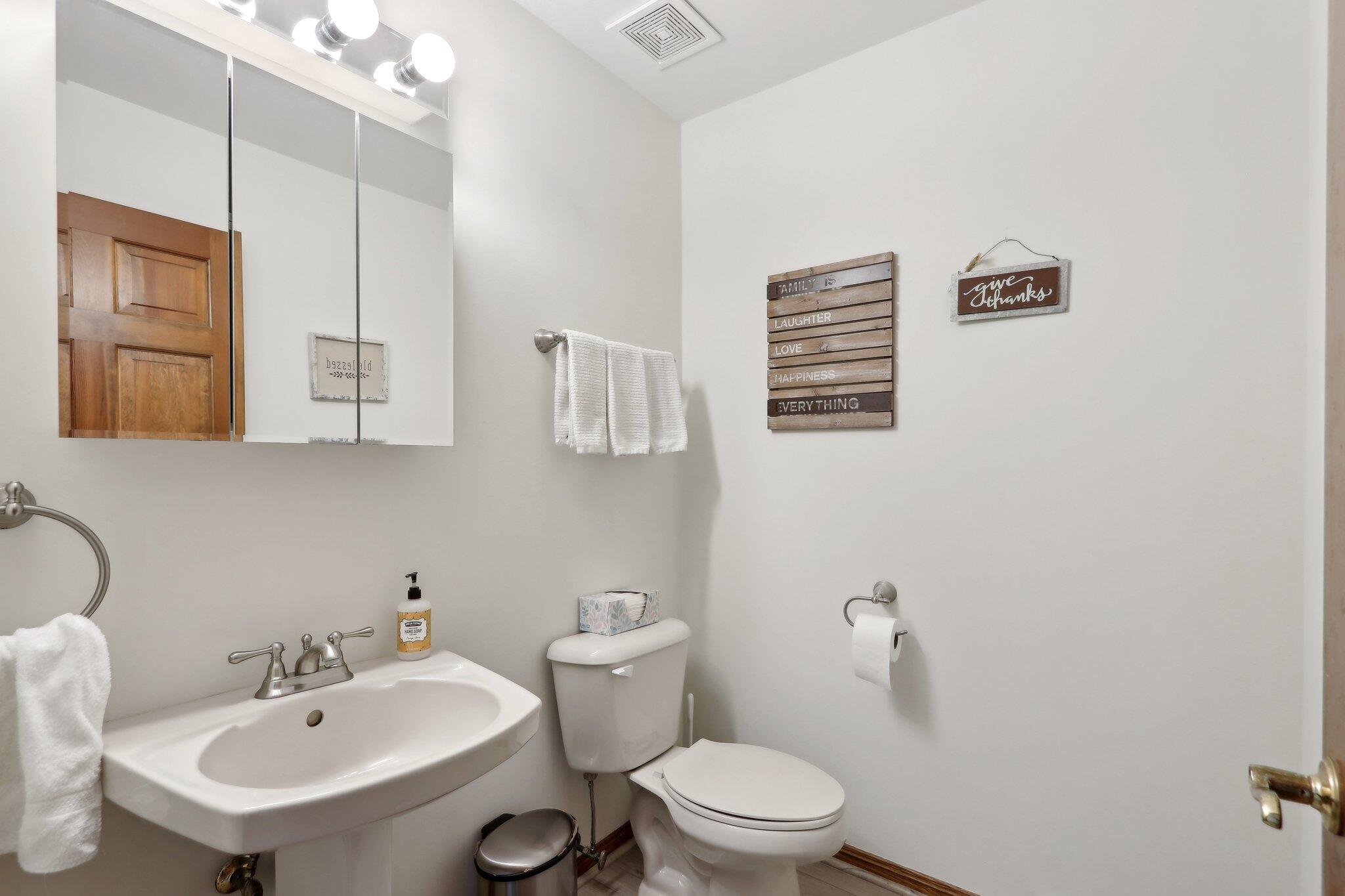 Wisconsin Lake Home for sale (MLS#: 1914961) at N62W38169  Westwinds Ct, in Oconomowoc, Wisconsin. (36 of 63)
