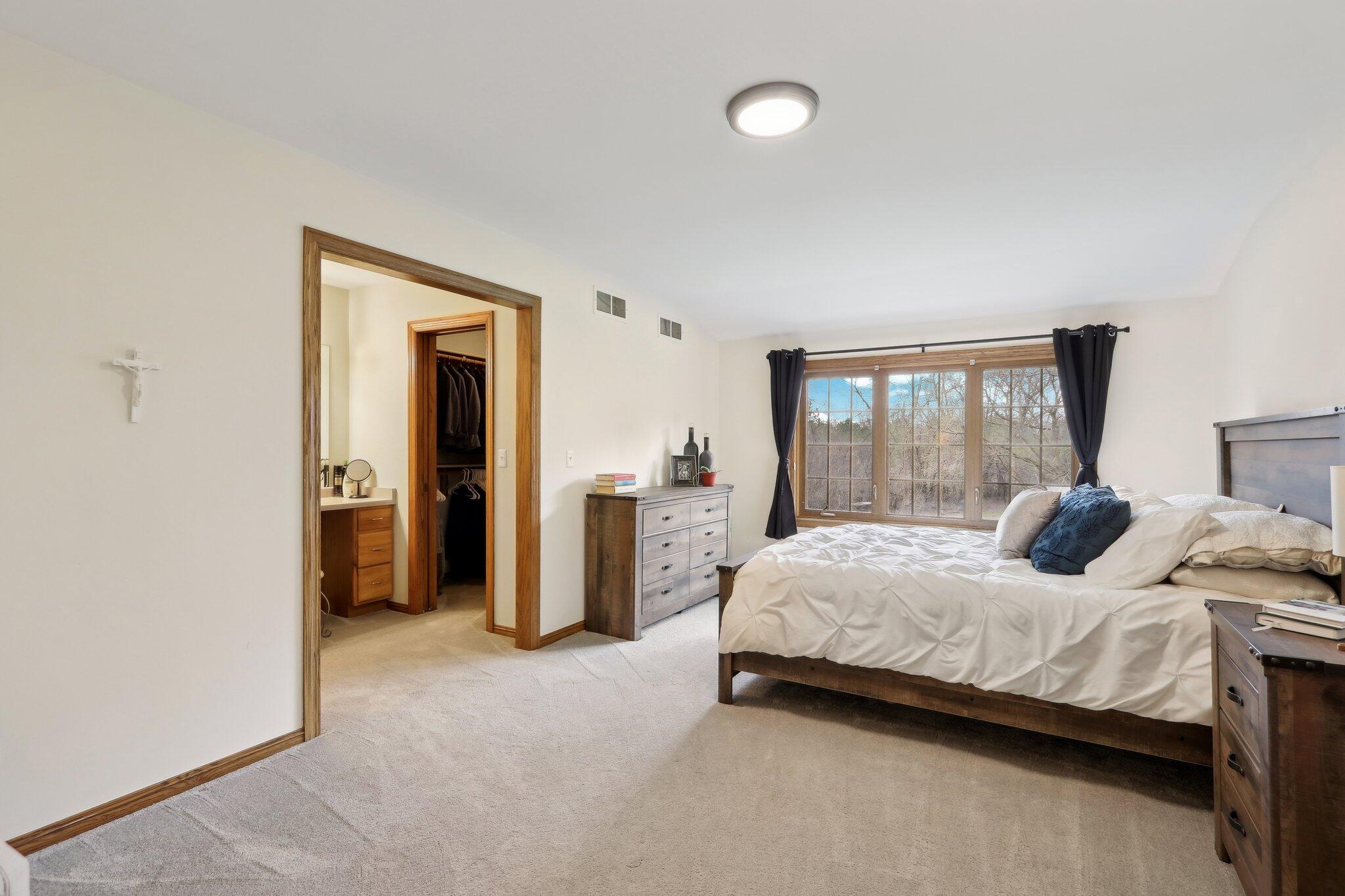 Wisconsin Lake Home for sale (MLS#: 1914961) at N62W38169  Westwinds Ct, in Oconomowoc, Wisconsin. (40 of 63)