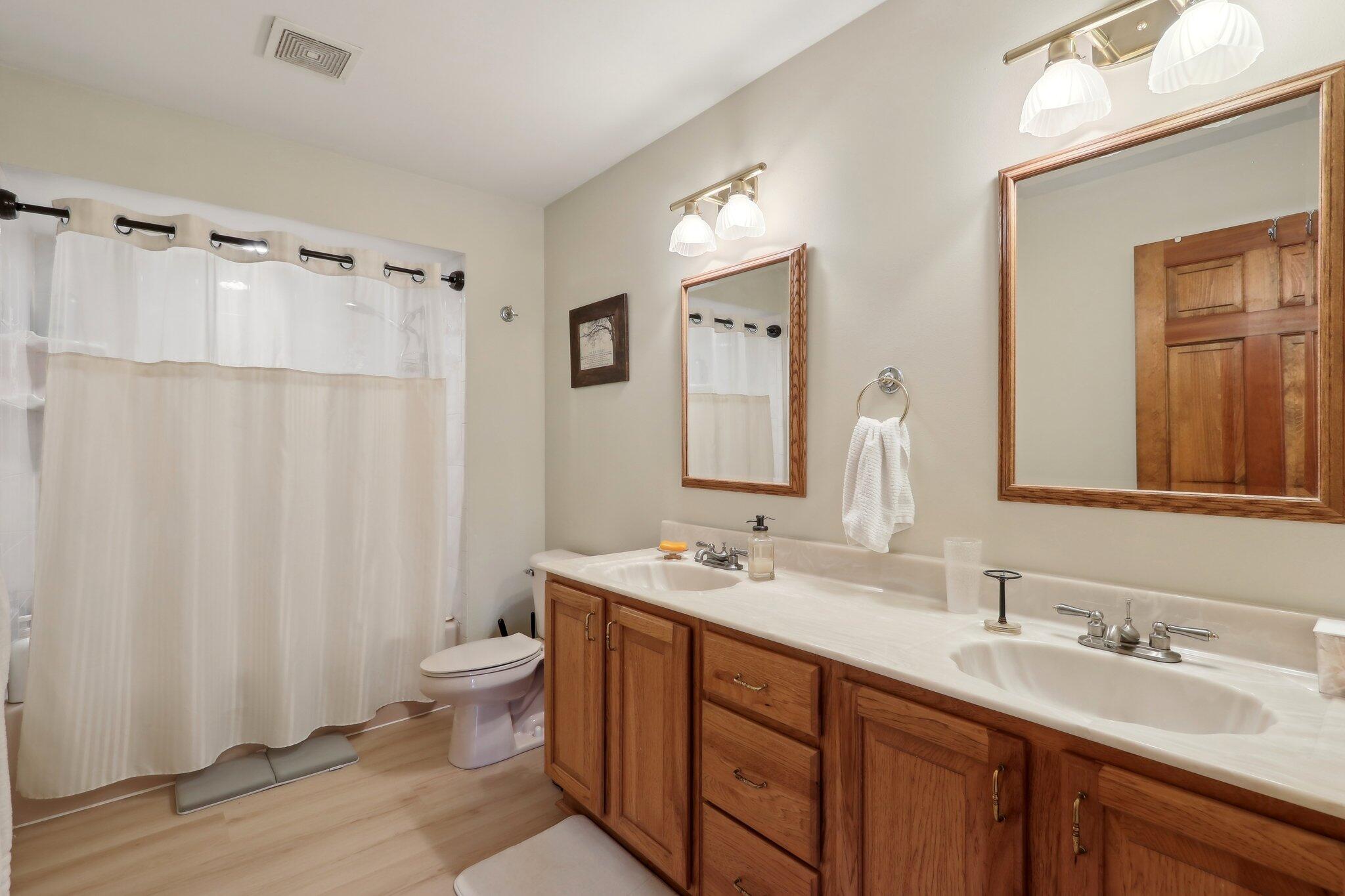 Wisconsin Lake Home for sale (MLS#: 1914961) at N62W38169  Westwinds Ct, in Oconomowoc, Wisconsin. (45 of 63)