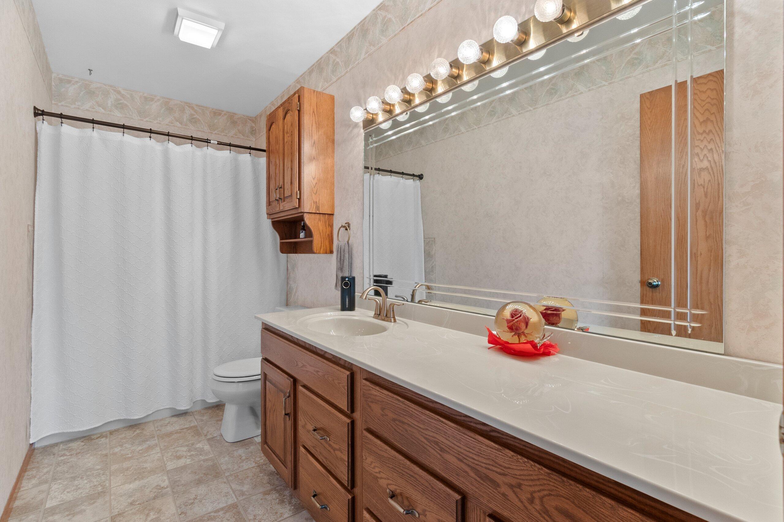 Wisconsin Lake Home for sale (MLS#: 1915318) at 115 E Bay Shore St, in Marinette, Wisconsin. (23 of 61)