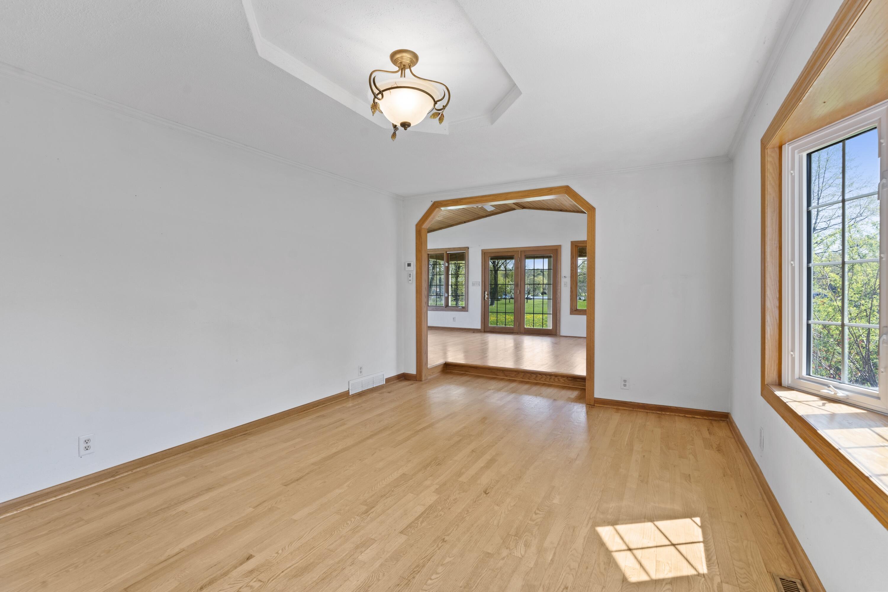Wisconsin Lake Home for sale (MLS#: 1915544) at 3559  North Shore Dr, in Richfield, Wisconsin. (11 of 47)